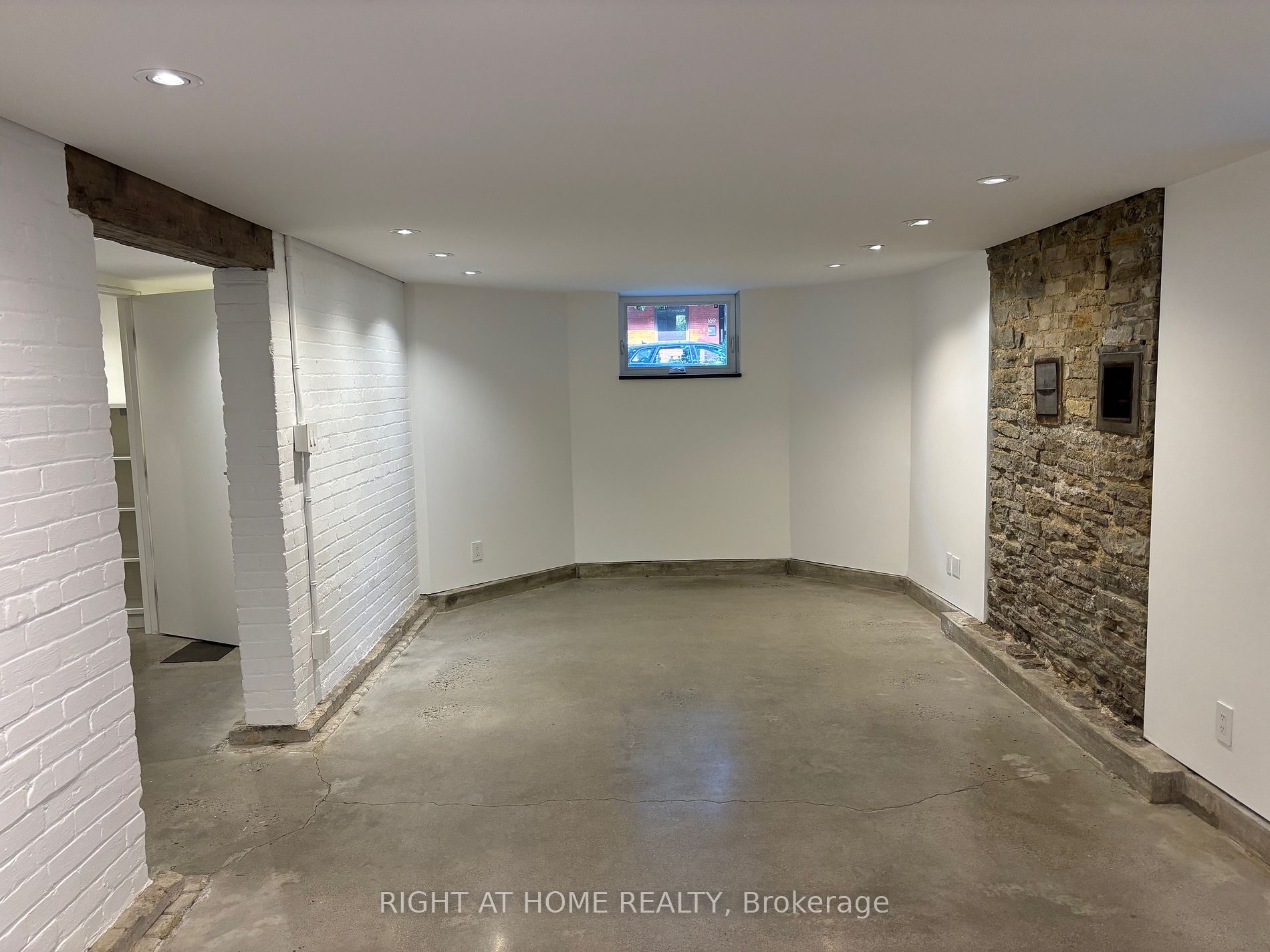 170 Indian Road Cres Bsmt