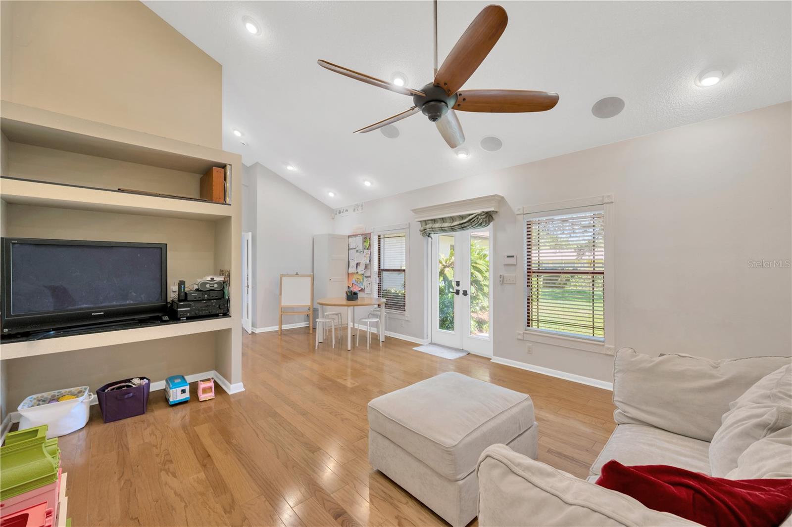 1007 Morfield Lane