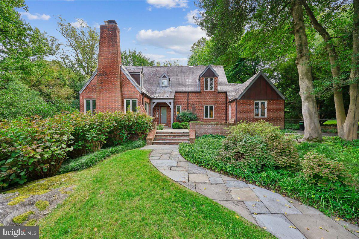 1212 Woodside Parkway