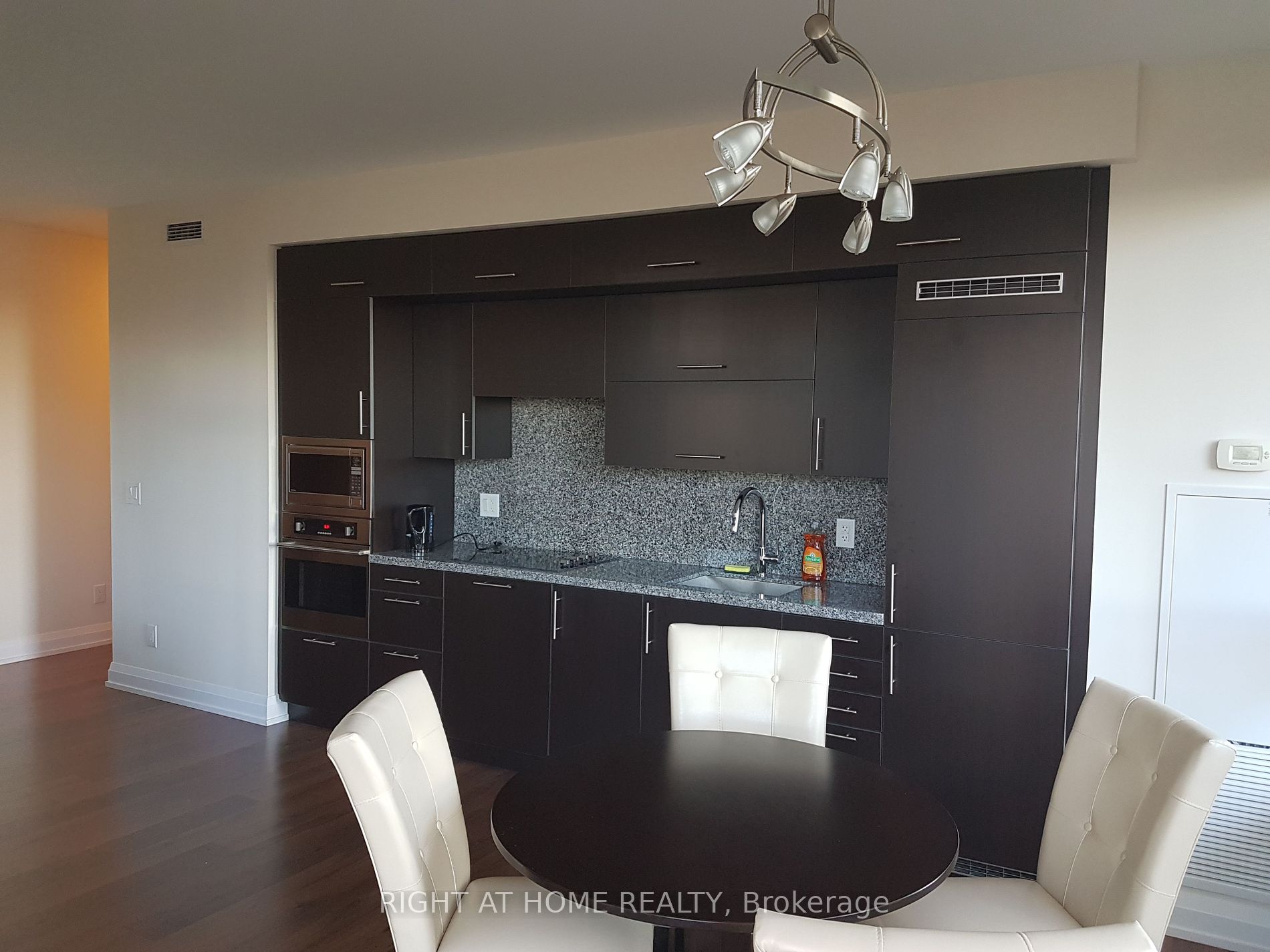 2 Anndale Dr 902