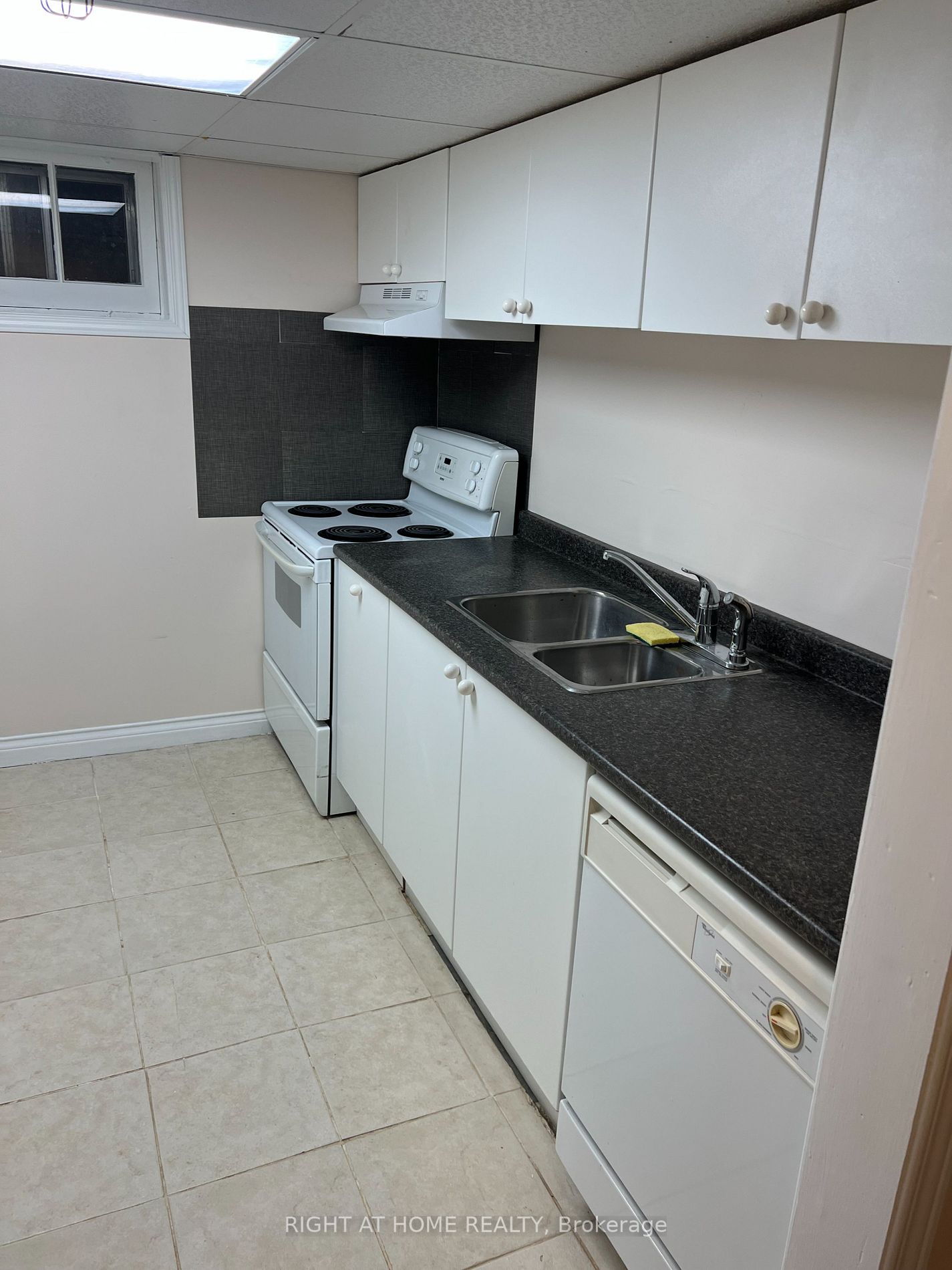228 E Wellington St Bsmt.