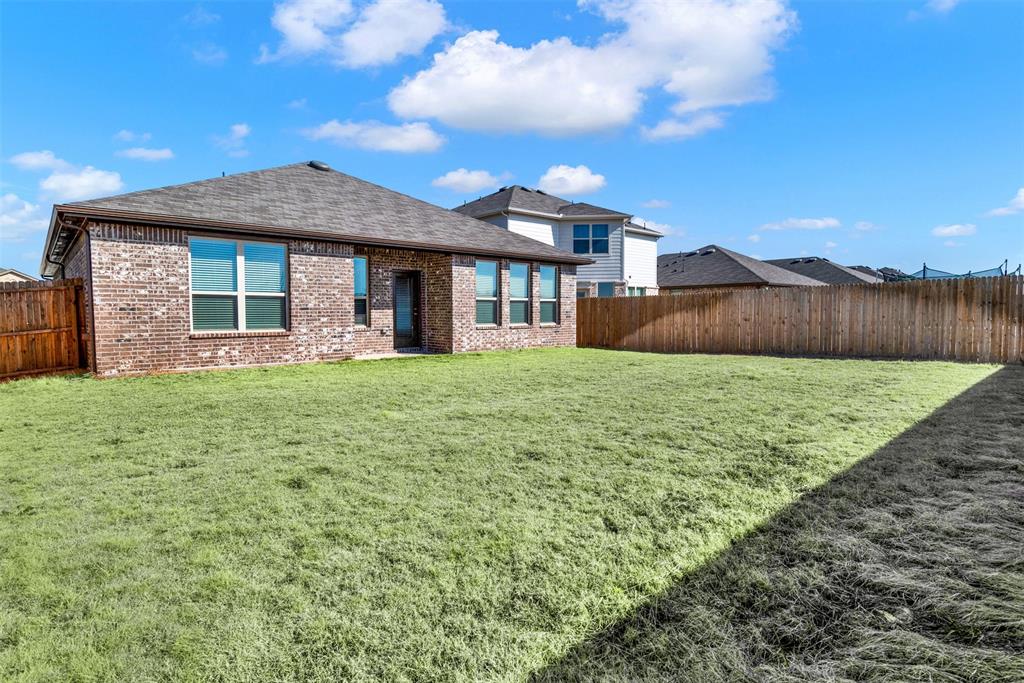 949 Ravenwood Lane