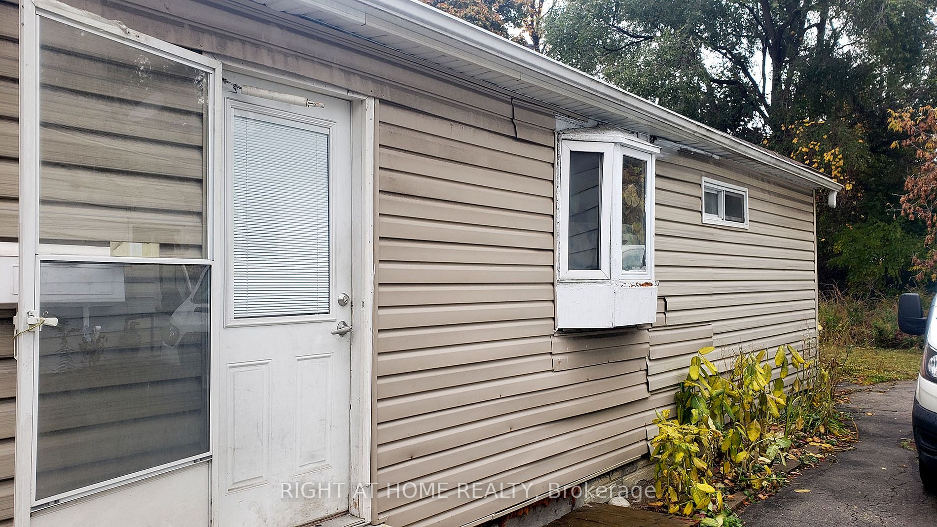 897 Victoria Park Ave