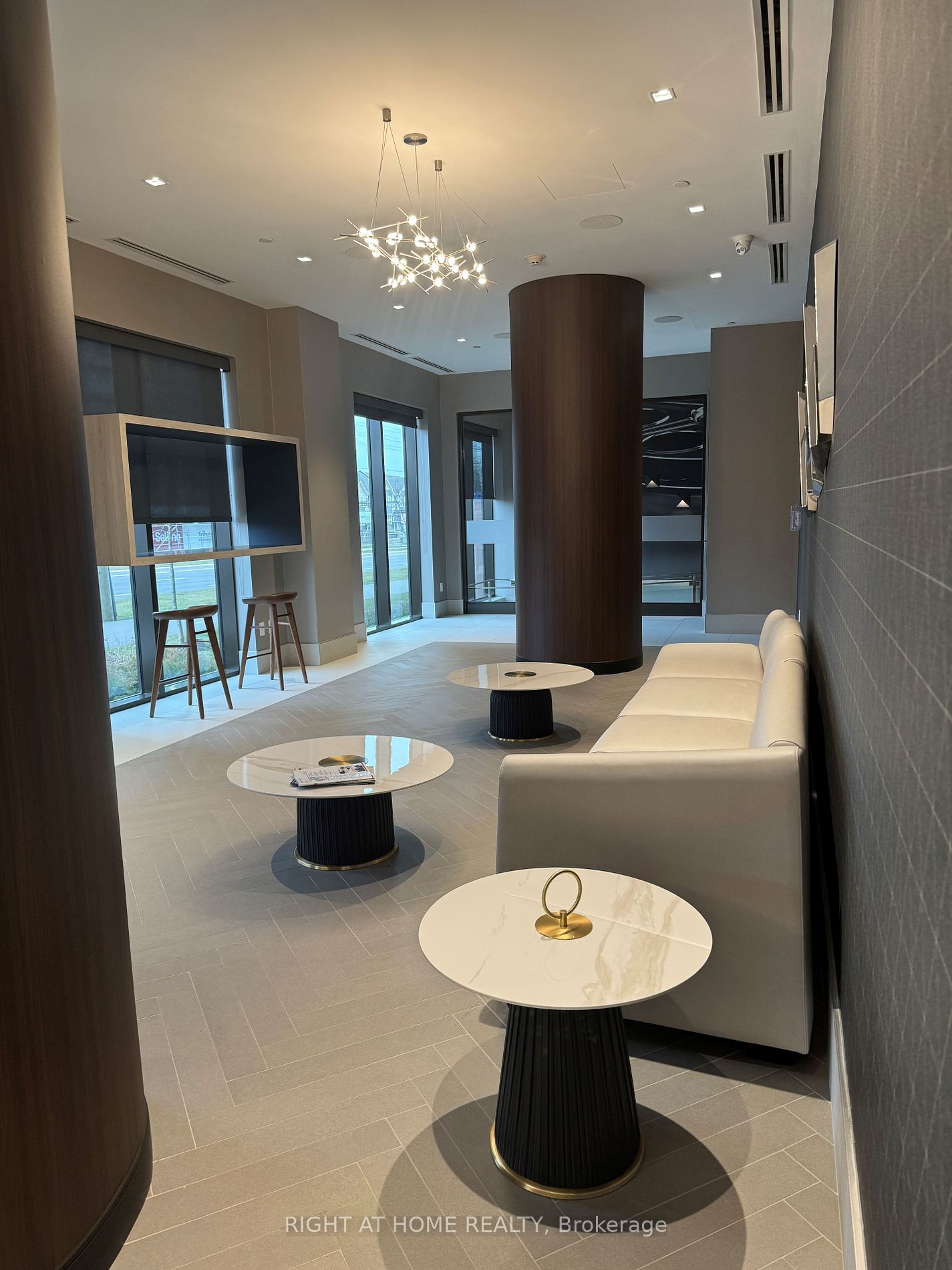 2550 Simcoe St N St 2403