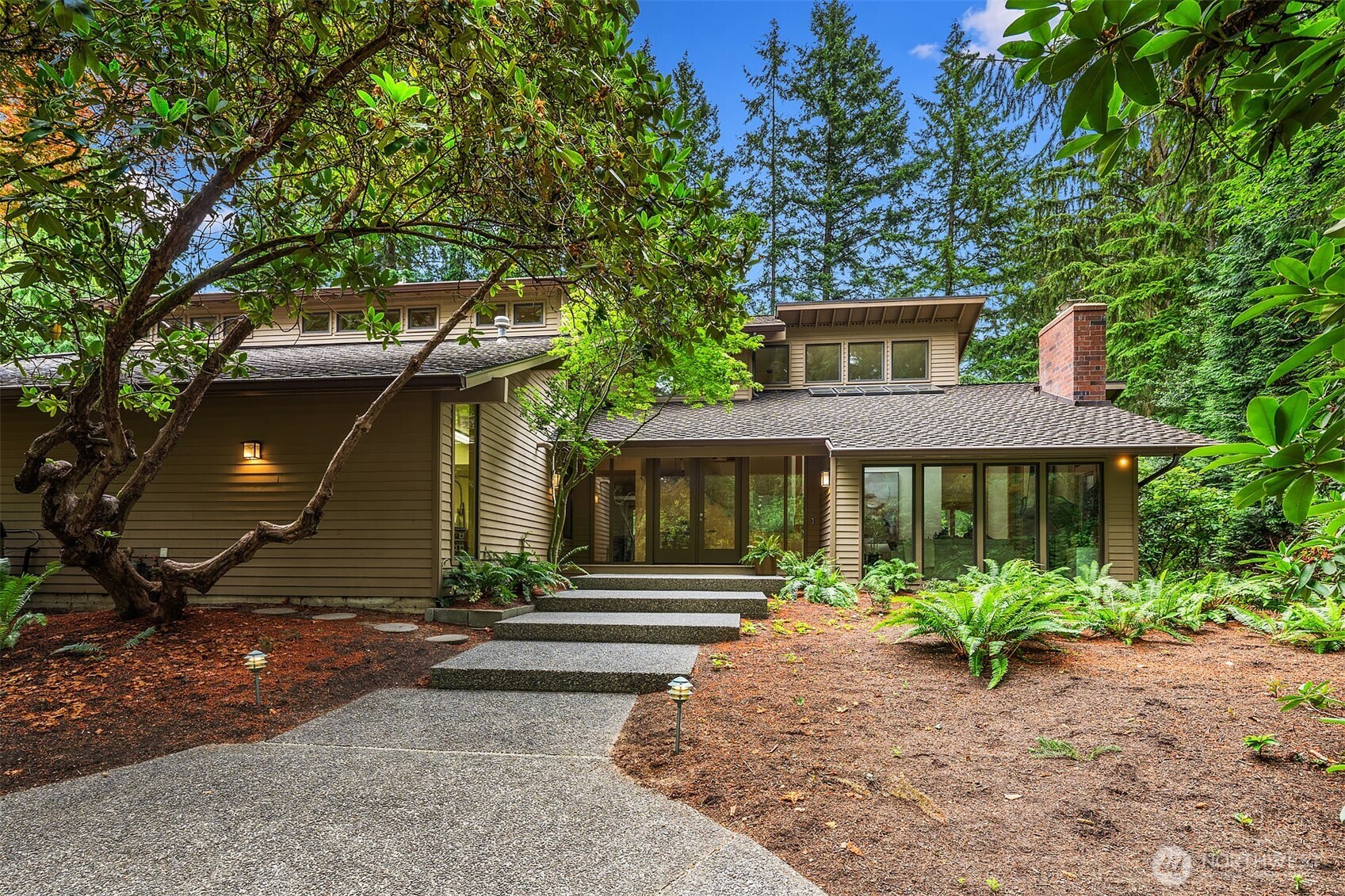 Bellevue - 12820 NE 39th Street