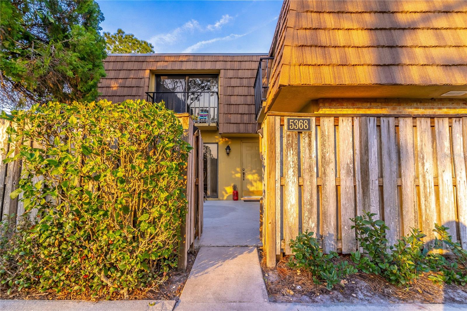 This home can be purchased with NO MONEY DOWN.  Fantastic Location by I 4, Florida's Turnpike, The Mall at Millenia and Universal Studios.  Large outdoor patio.