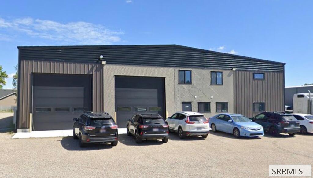 4025 E 461 N