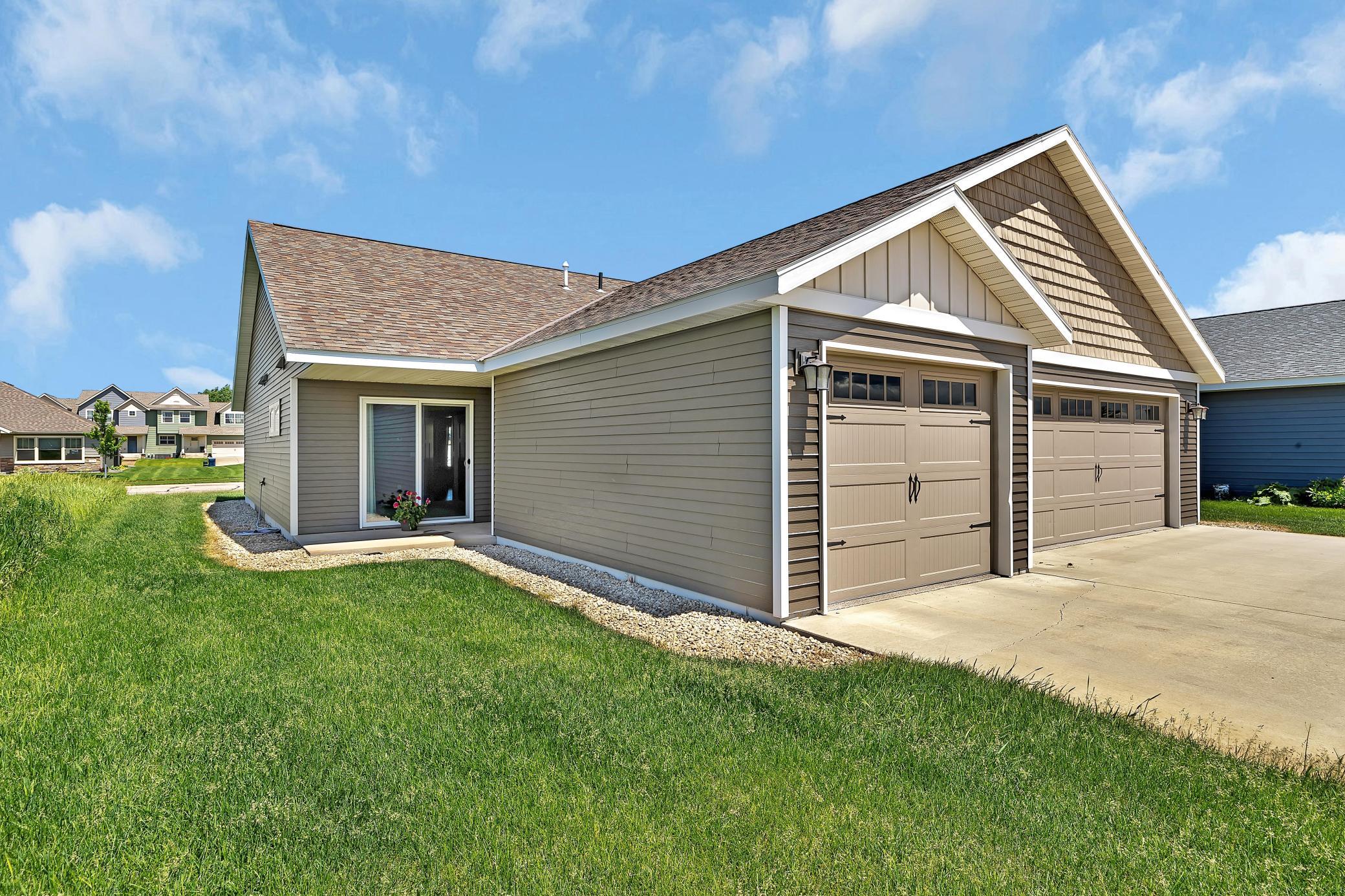1914 Sandstone Loop S