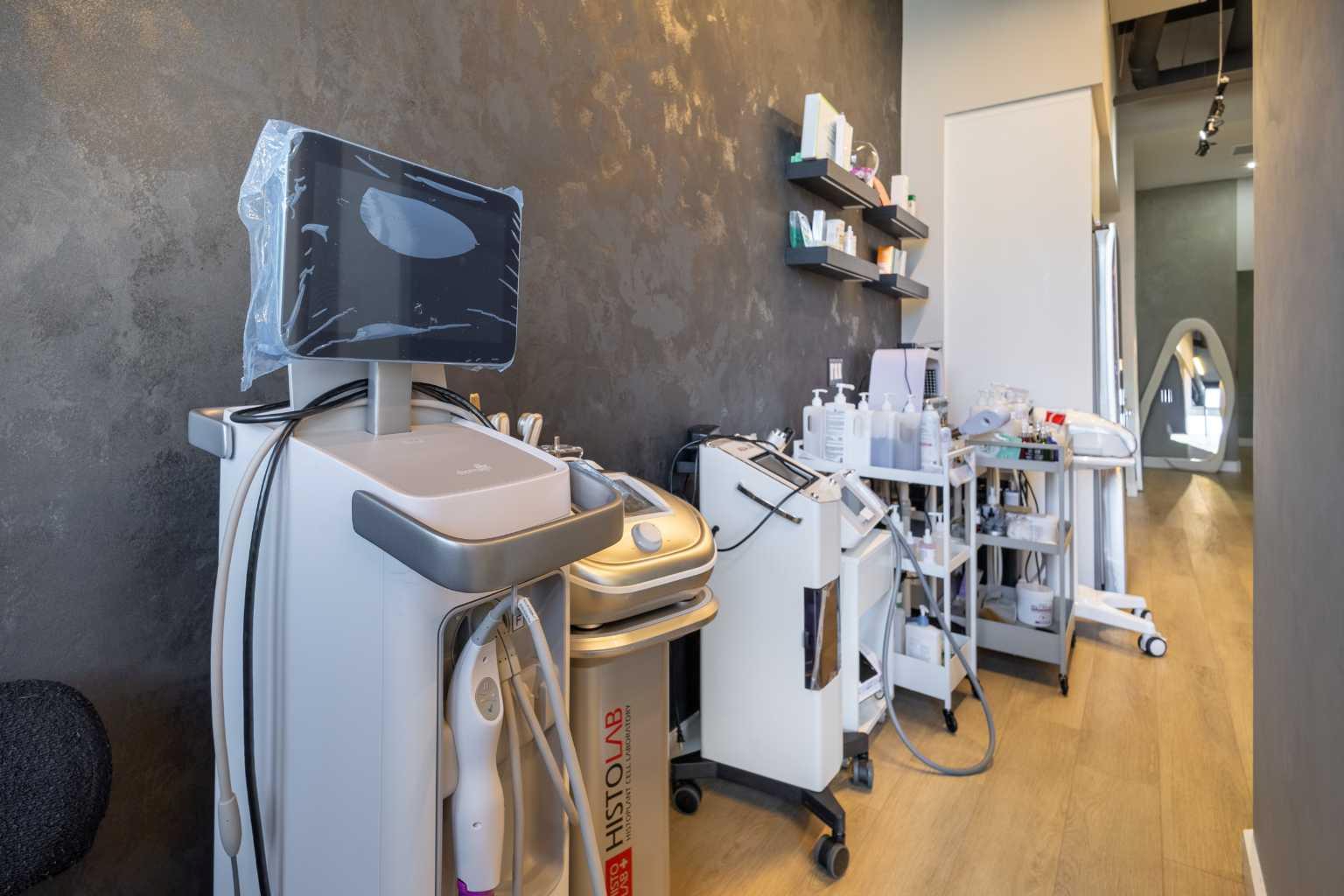 4539 Bowness Road NW