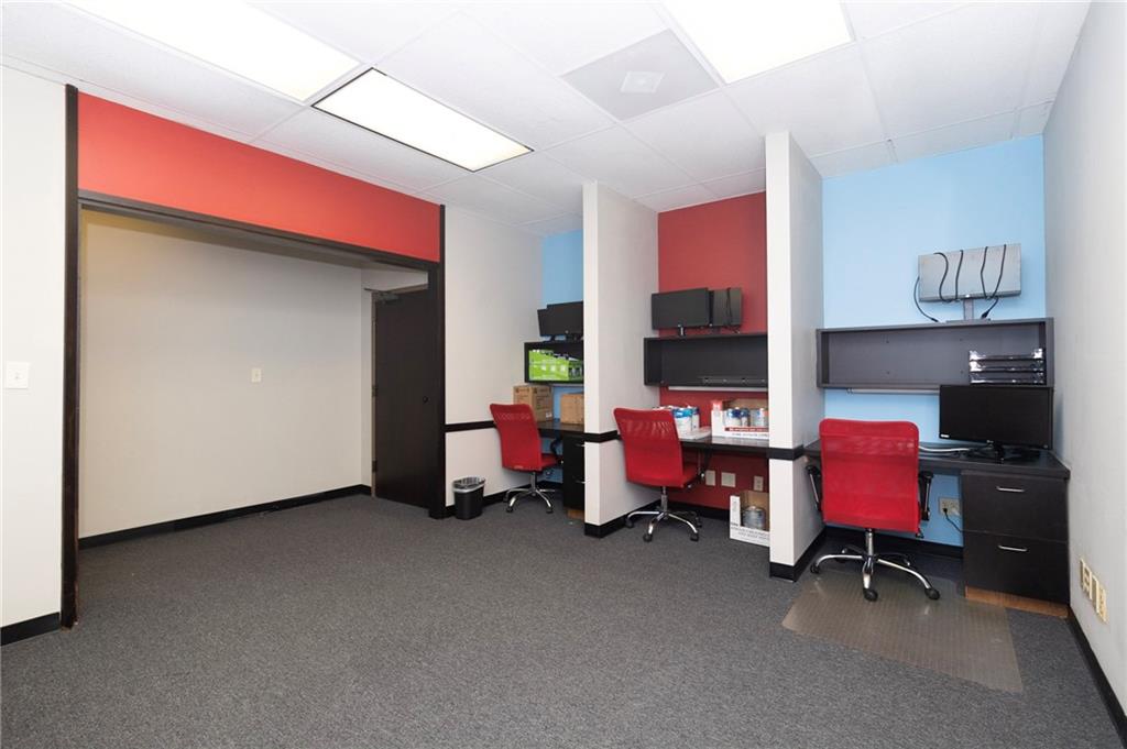 8320 N Oak Trafficway