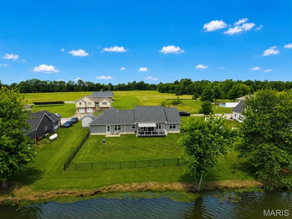 11214 W Lakeshore Drive