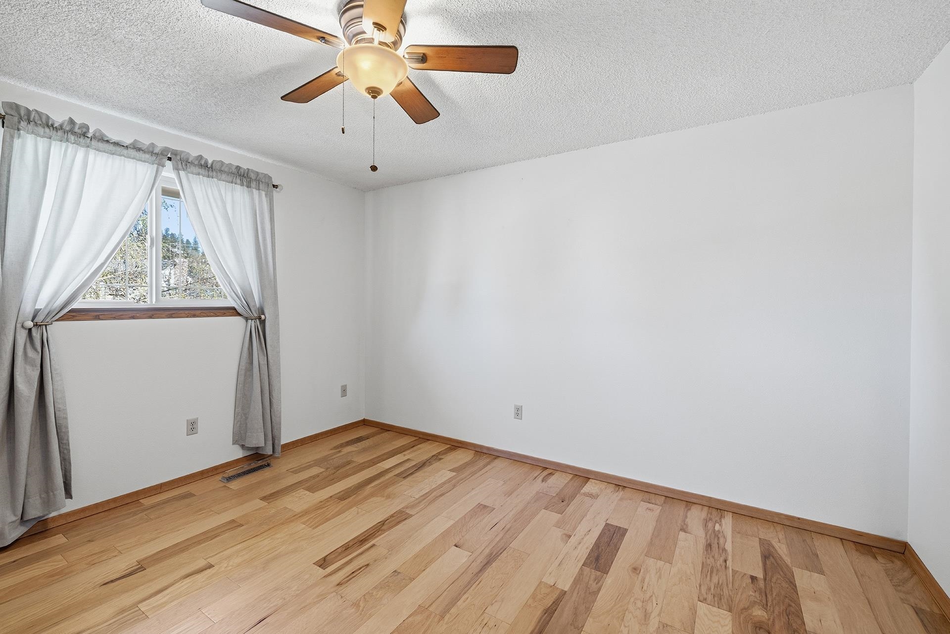 3433 W Wellesley Ave Ave