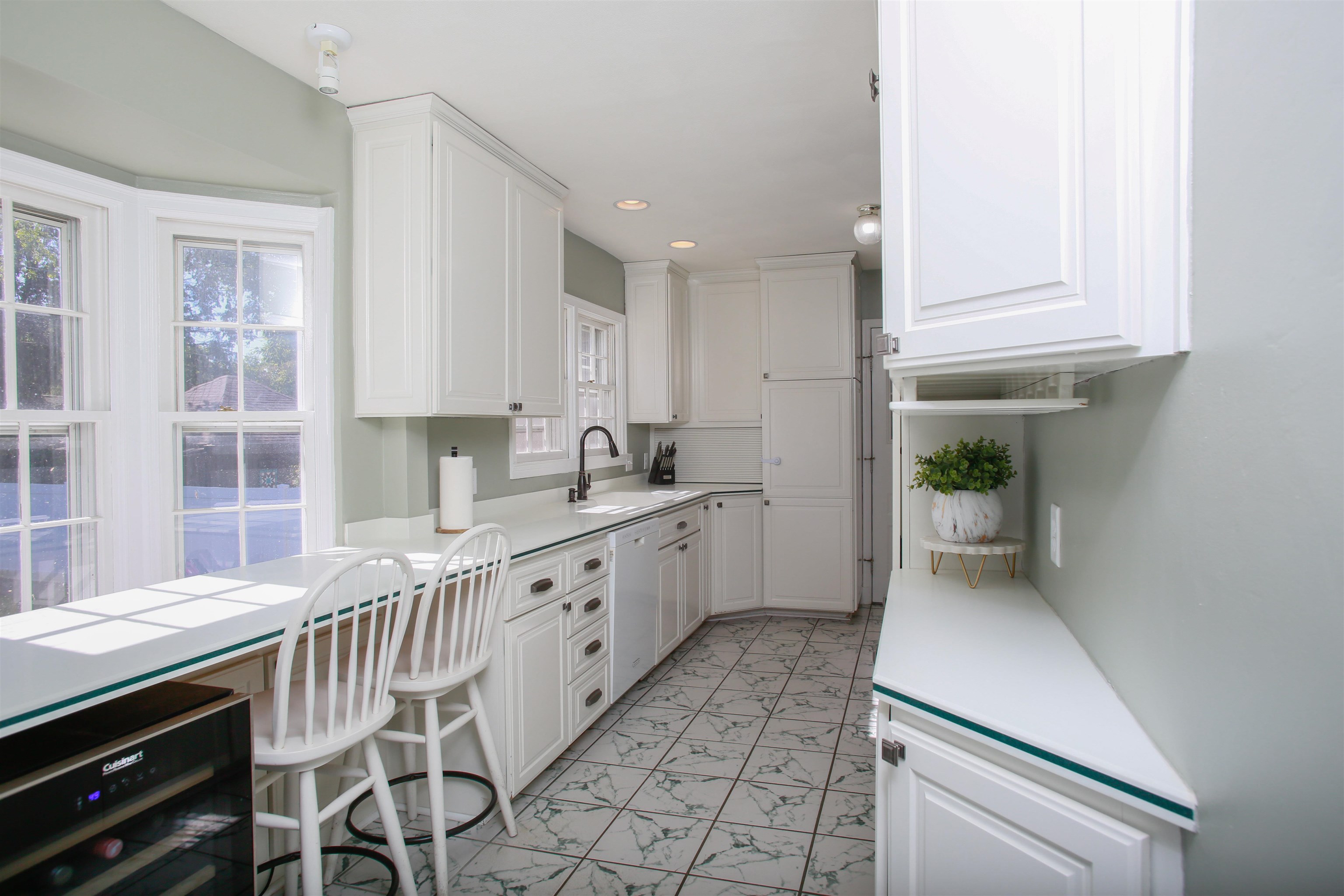 1325 W Lincoln