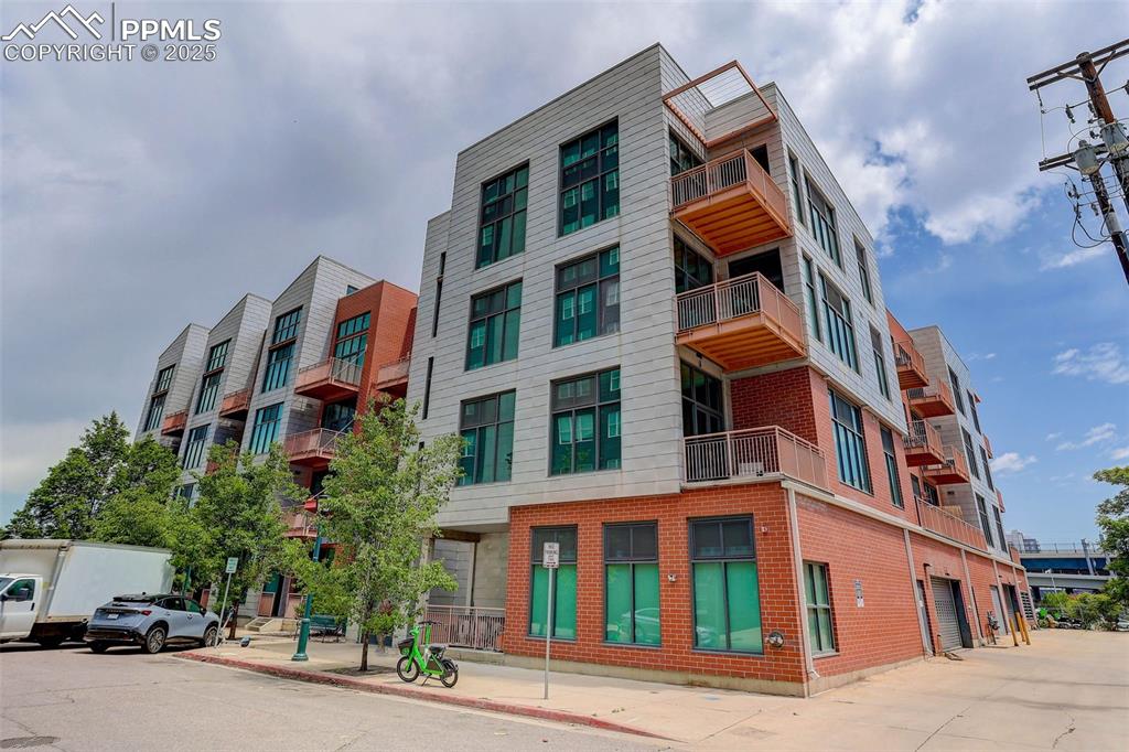 Here’s your chance to own a slice of Denver in one of the most sought-after neighborhoods. This 954-square-foot unit on the top floor of the Jack Kerouac Lofts Condos flaunts an open floor plan, tons of natural light, and a personal open porch perfect for soaking up the sunshine. The 1-bed, 1-bath modern style condo offers all the comforts of home with central air, granite counters, high ceilings, in-unit laundry, and a gorgeous kitchen island. Built in 2005 with a bright, airy style in mind, the huge windows in this unit offer amazing and rare views of the mountains right from downtown. Not to worry, blackout blinds are already installed, so those beautiful windows don’t make for mandatory early mornings. The ceilings are tall enough to offer the potential of adding a second conforming bedroom above the current bedroom if desired. Located in the Prospect Park subdivision at the end of a cul-de-sac, this unit is quiet with minimal traffic while also offering a prime walkable downtown location with easy access to I-25 and I-70. Walk to the grocery store or your new favorite bar or restaurant with ease, and spend nice days in the nearby parks and trails. Use your deeded parking space to avoid the stress of parking during busy downtown events. This condo in an unbeatable location with impressive views come see it today!