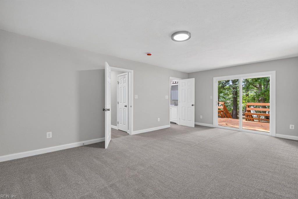 112 W Rexford Drive
