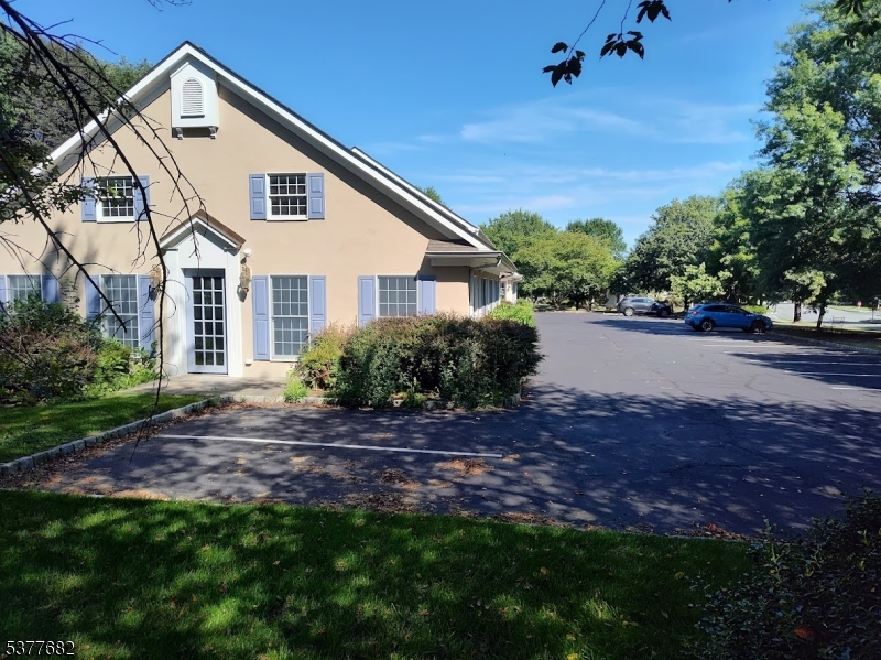 1 Brookfield Glen Dr