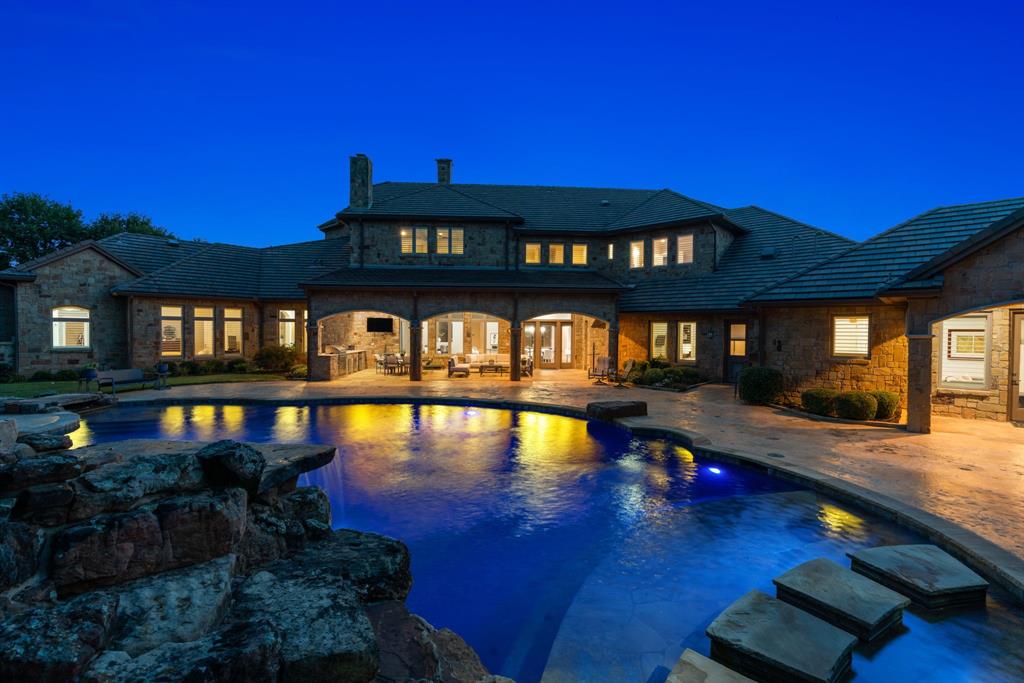 1908 Point De Vue Drive, Flower Mound, TX