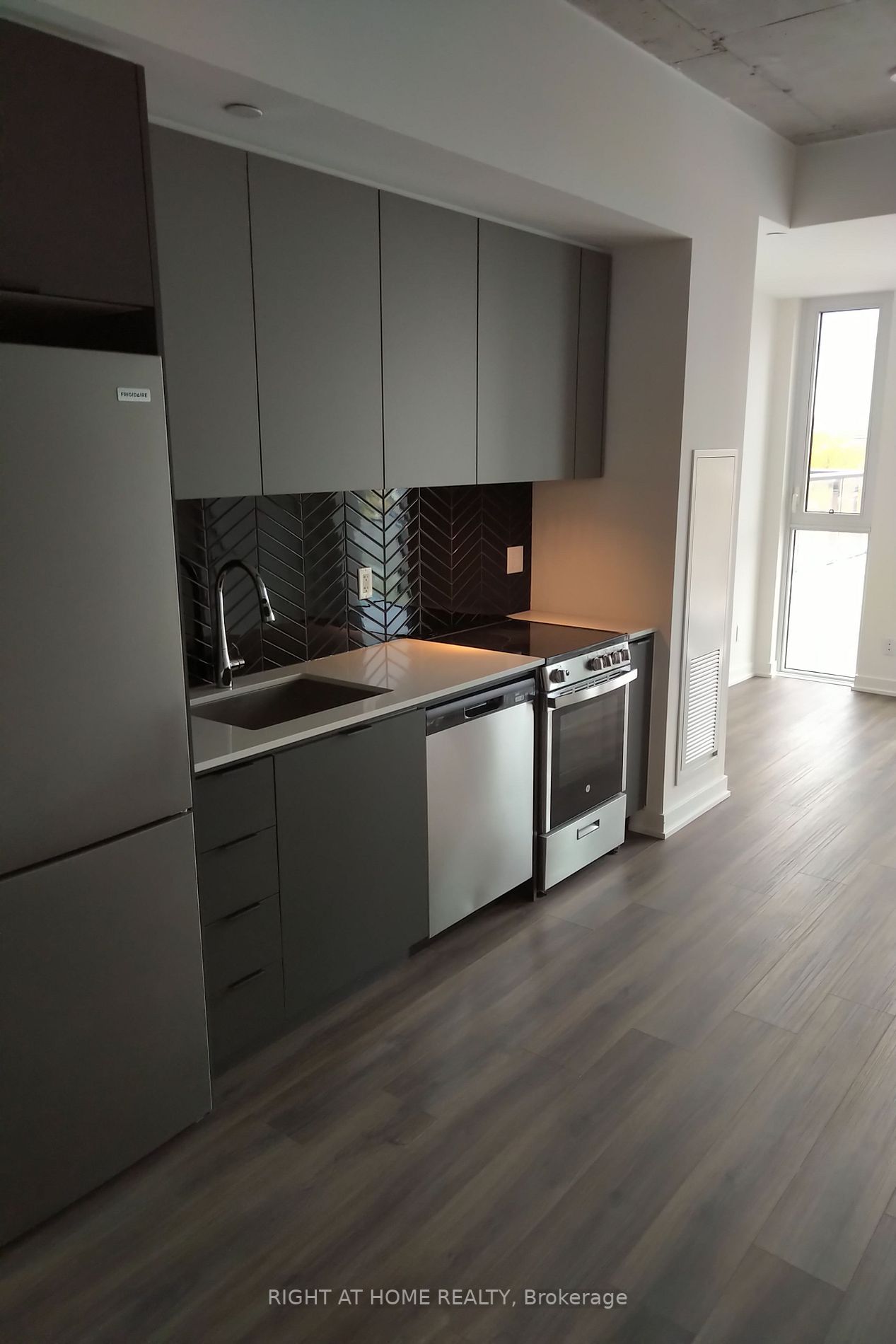 57 Brock Ave 514