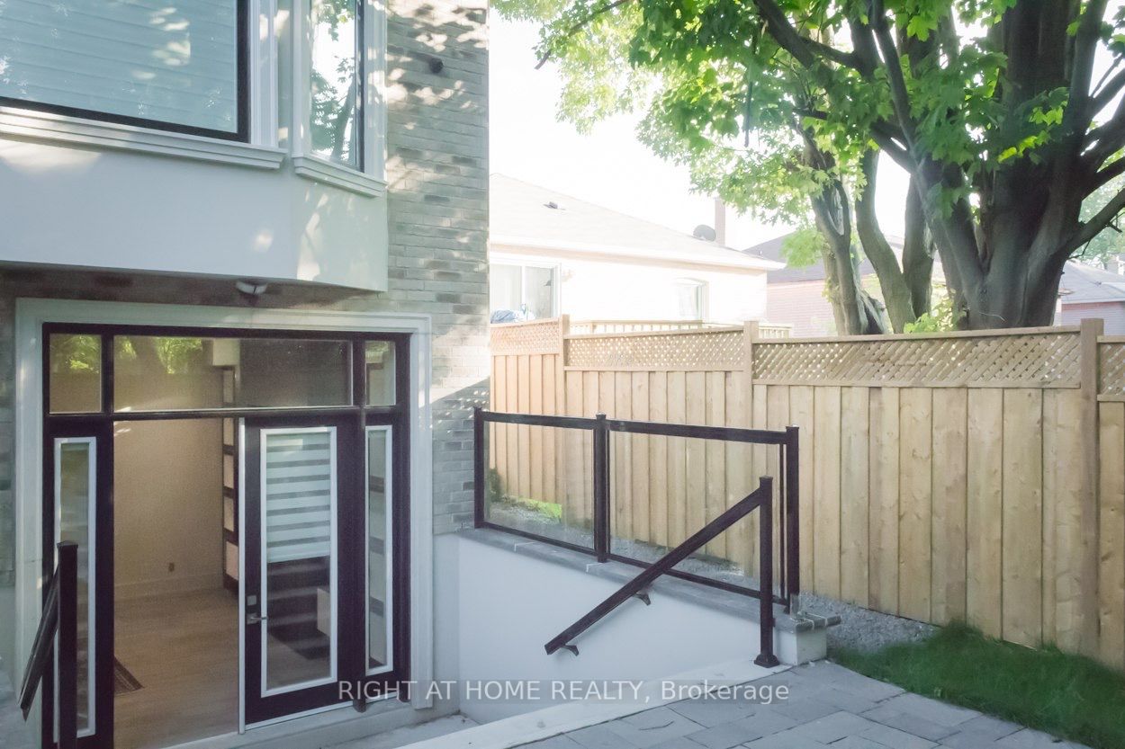 214 Patrica Ave Lower