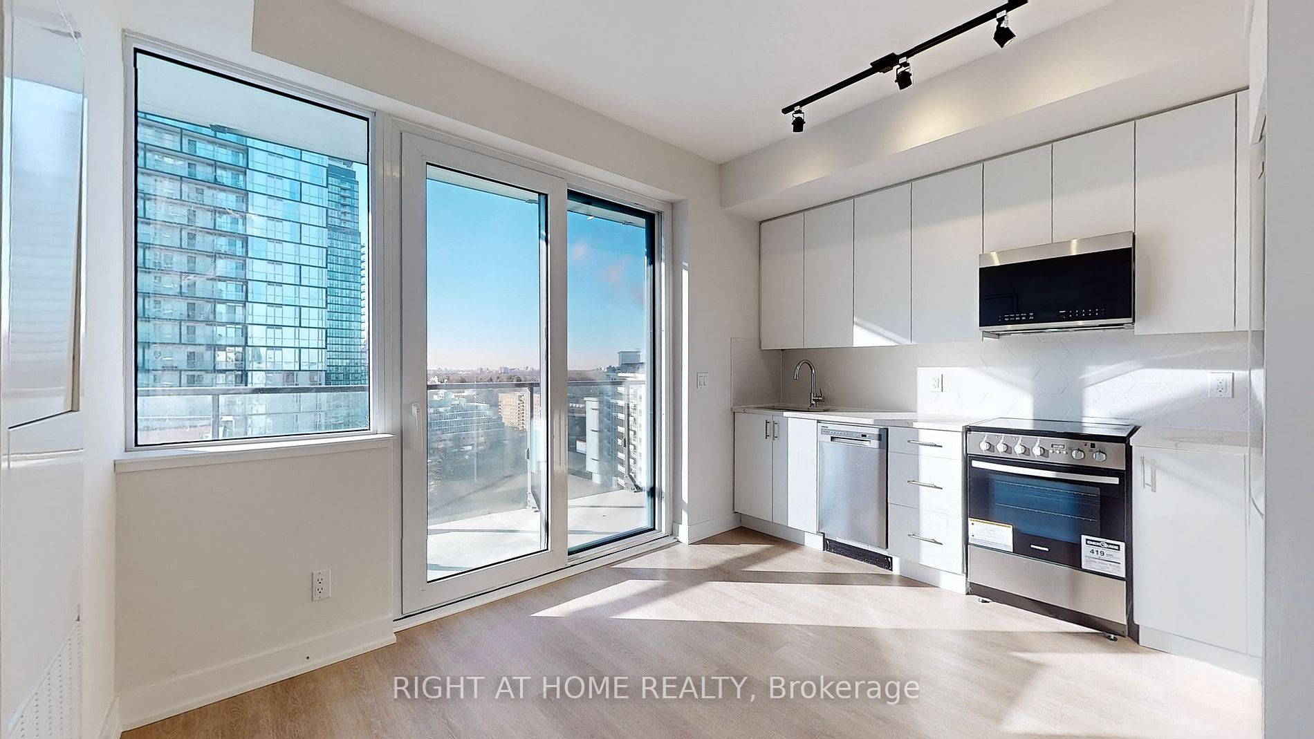 15 Ellerslie Ave 1603