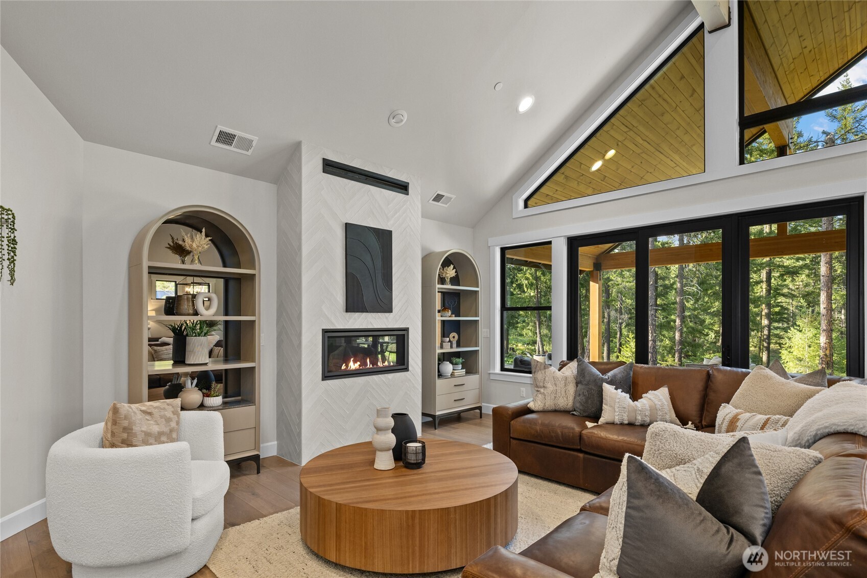 Open concept picturesque living room.