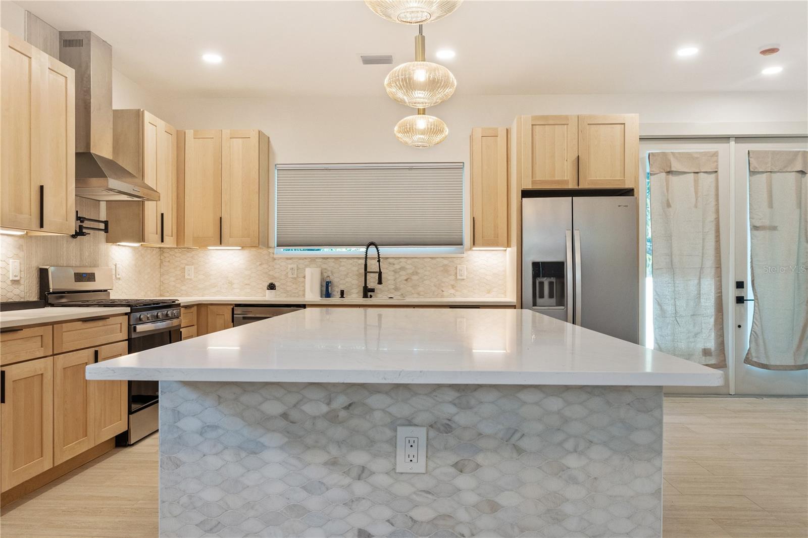 2727 W Chestnut Street