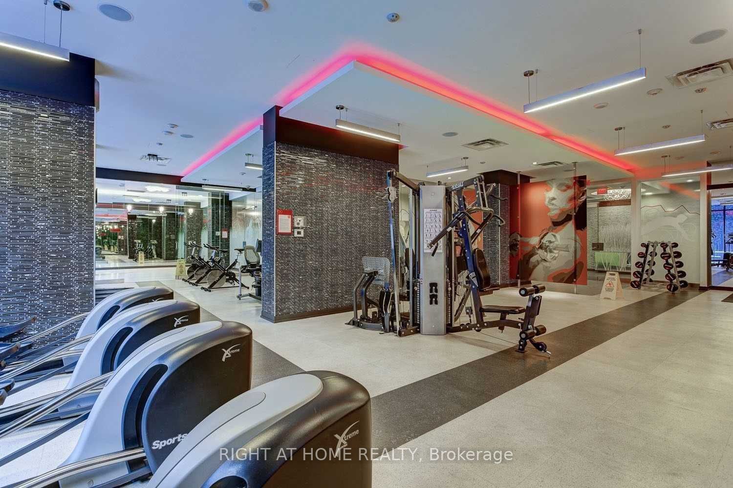 560 W Front St 417