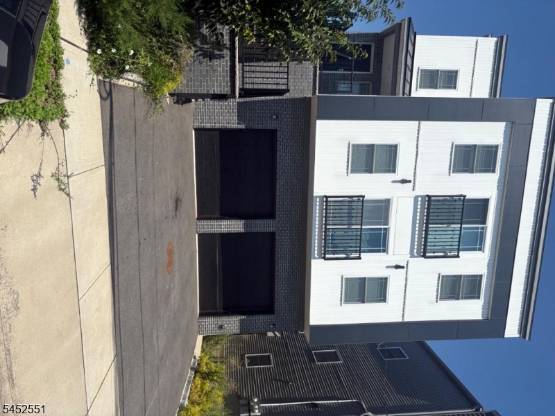 325 Doyle St