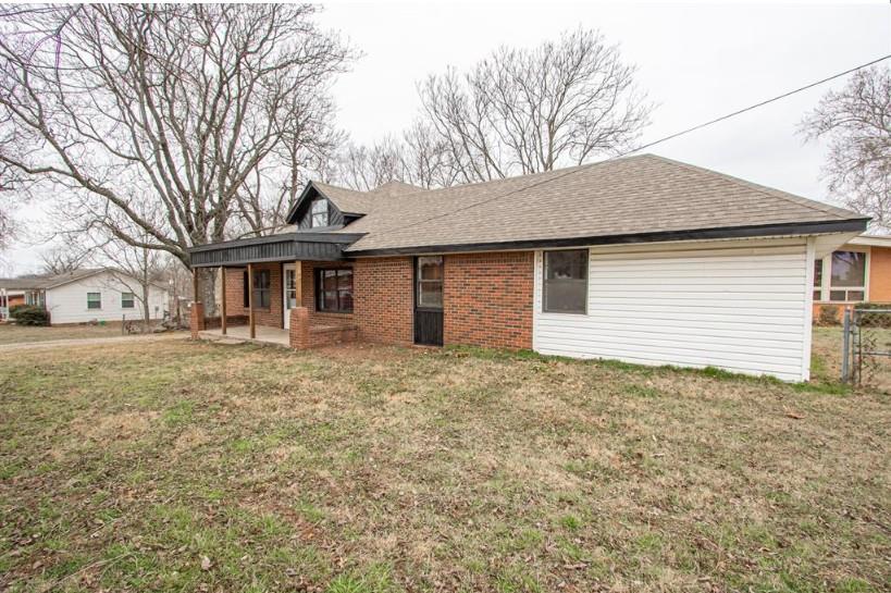 403 W Truman Place