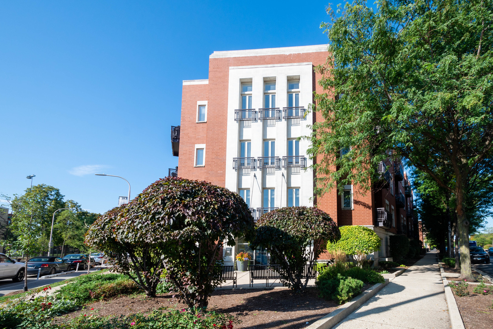 MUCH SOUGHT AFTER CORNER END UNIT TWO BEDROOM/ TWO BATH CONDO LOCATED IN THE DELANO BUILDING IN THE ROOSEVELT SQUARE DEVELOPEMENT IN THE UNIVERSITY VILLAGE AREA. FEATURES INCLUDE; KITCHEN WITH HARDWOOD FLOORING, ISLAND, GRANITE COUNTER TOPS, 42" MAPLE CABINETS, CHEFS RACK, CERAMIC TILED BACKSPLASH, FULL LINE OF STAINLESS STEEL APPLIANCES AND DOUBLE BOWL SINK. LIVING/DINING ROOM AREA WITH HARDWOOD FLOORING, CEILING FAN, CUSTOM WINDOW TREATMENTS AND PRIVATE BALCONY.   FULL BATH WITH SUBWAY TILED TUB SURROUND, MAPLE VANITY AND CERAMIC TILED FLOORING. MASTER BATH WITH SOAKING TUB, SUBWAY TILED TUB SURROUND, CERAMIC TILED FLOORING, MAPLE VANITY AND DOUBLE BOWL SINK. MASTER BEDROOM WITH WITH WALL TO WALL CARPETING, LARGE WALKIN CLOSET AND WINDOW TREATMENTS. SECOND BEDROOM WITH WALL TO WALL CARPETING AND WINDOW TREATMENTS. FULL SIZE IN UNIT WASHER/DRYER.  CROWN MOULDING THROUGH OUT. ENTRY HALL CLOSET. ONE INDOOR HEATED PARKING SPACE INCLUDED. TWO STORAGE SPACES. WALKING DISTANCE TO UNIVERSITY OF ILLINOIS AT CHICAGO. SHORT DISTANCE TO ONE OF THE LARGEST MEDICAL CENTERS IN THE COUNTRY. CLOSE TO PUBLIC TRANSPORTATION.   JUST MINUTES TO THE DOWNTOWN BUSINESS, THEATER DISTRIC AND OUR BEAUTIFUL LAKEFRONT.