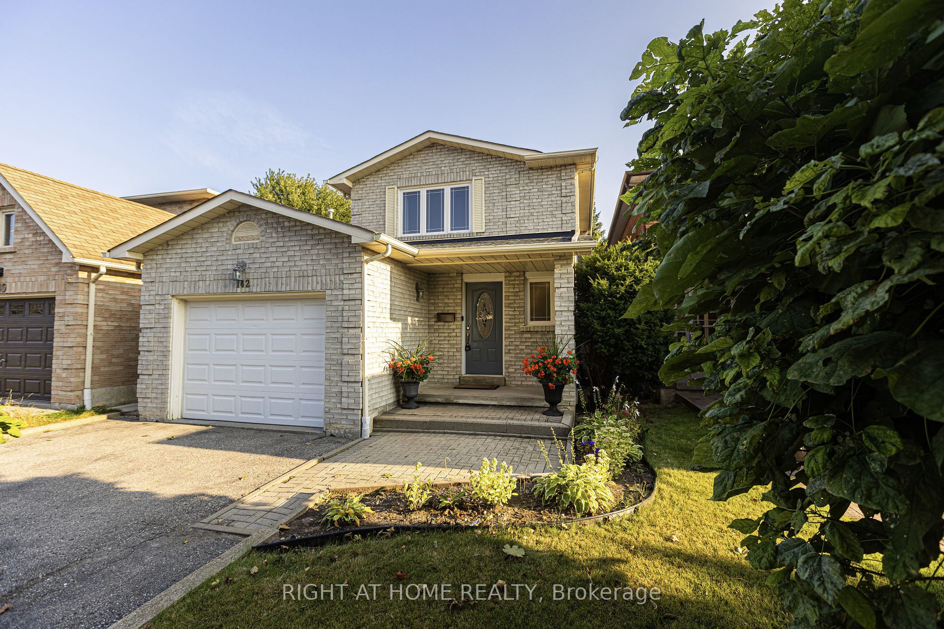 142 Maberley Cres