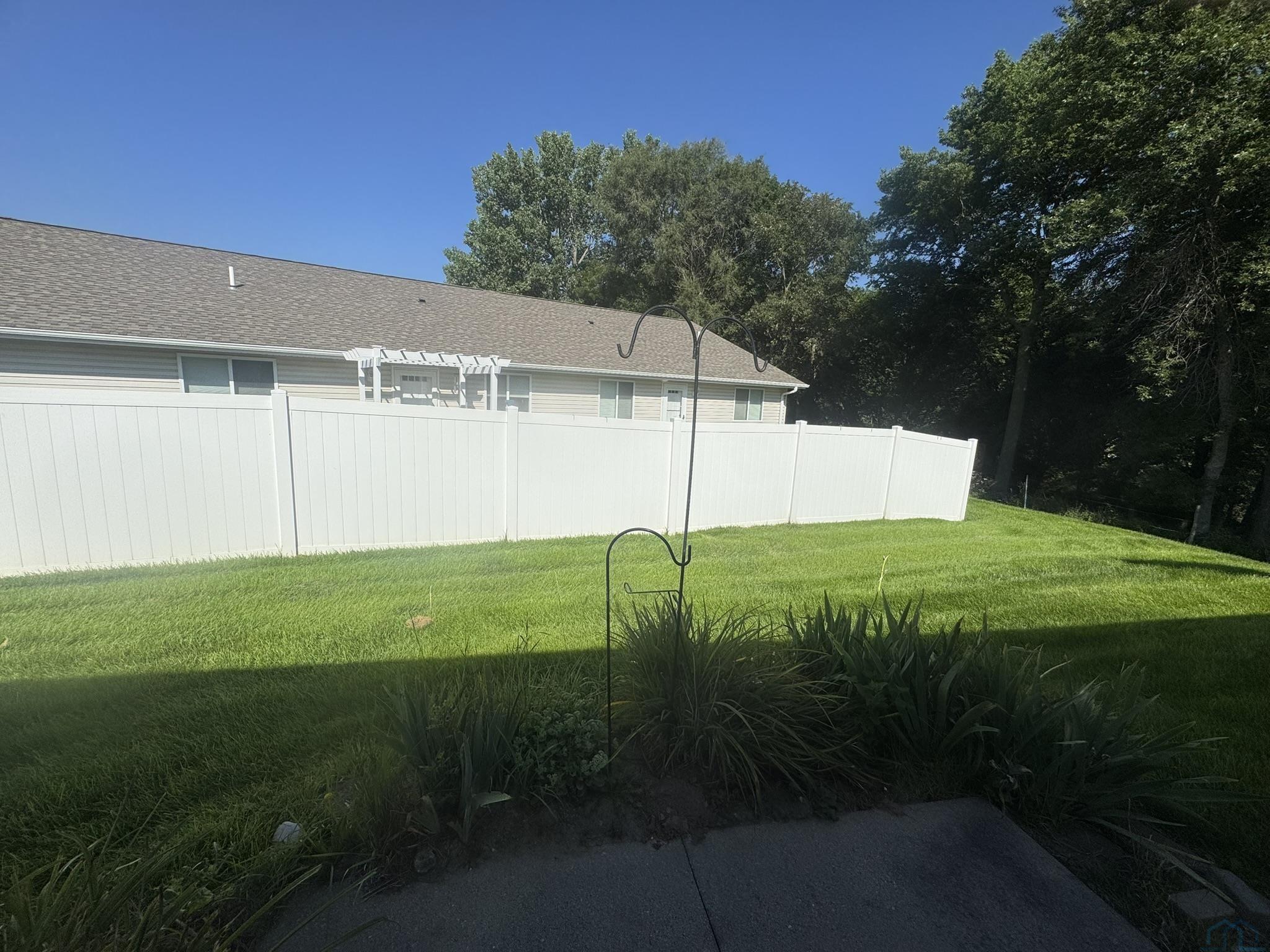 1100 Meadow View 2