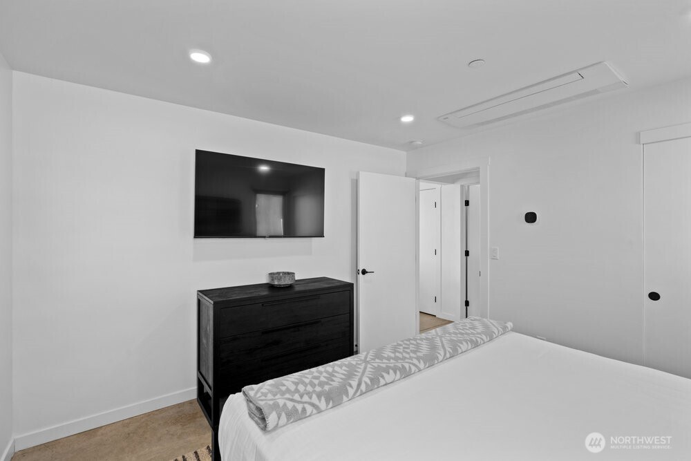 202 Rattlesnake Point Road NW