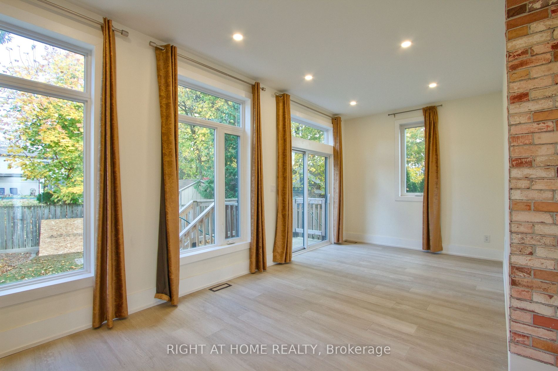 133 Roxborough Rd Main