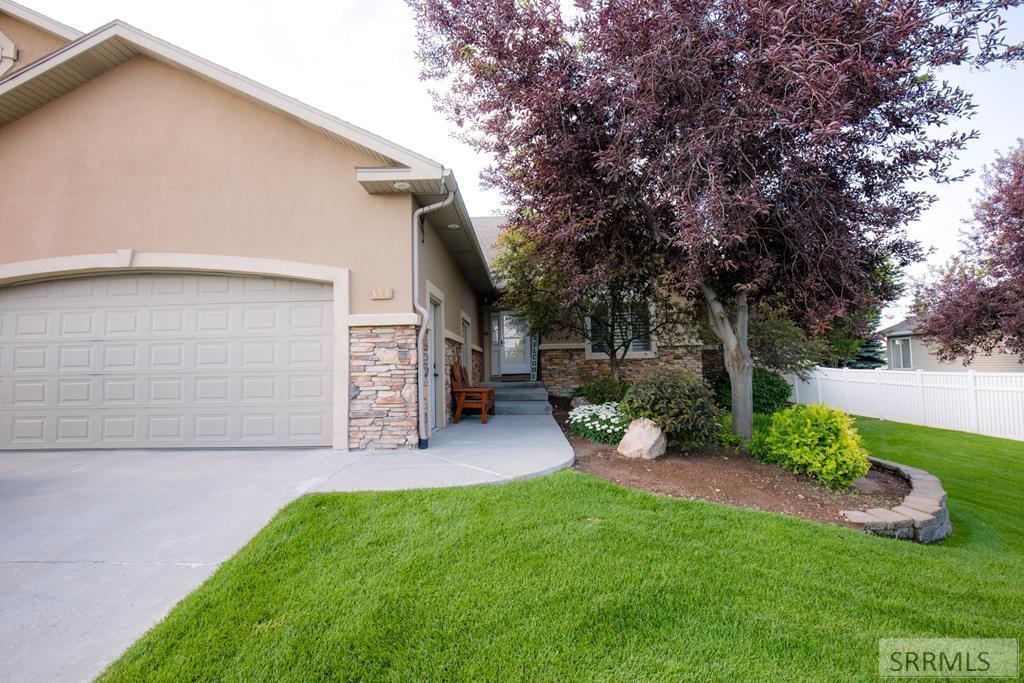 354 Eagle Summit