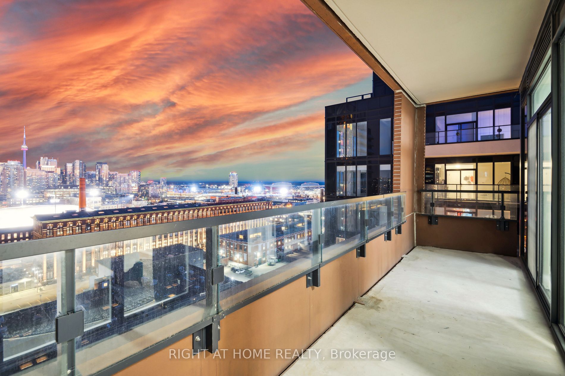 270 Dufferin St LPH17