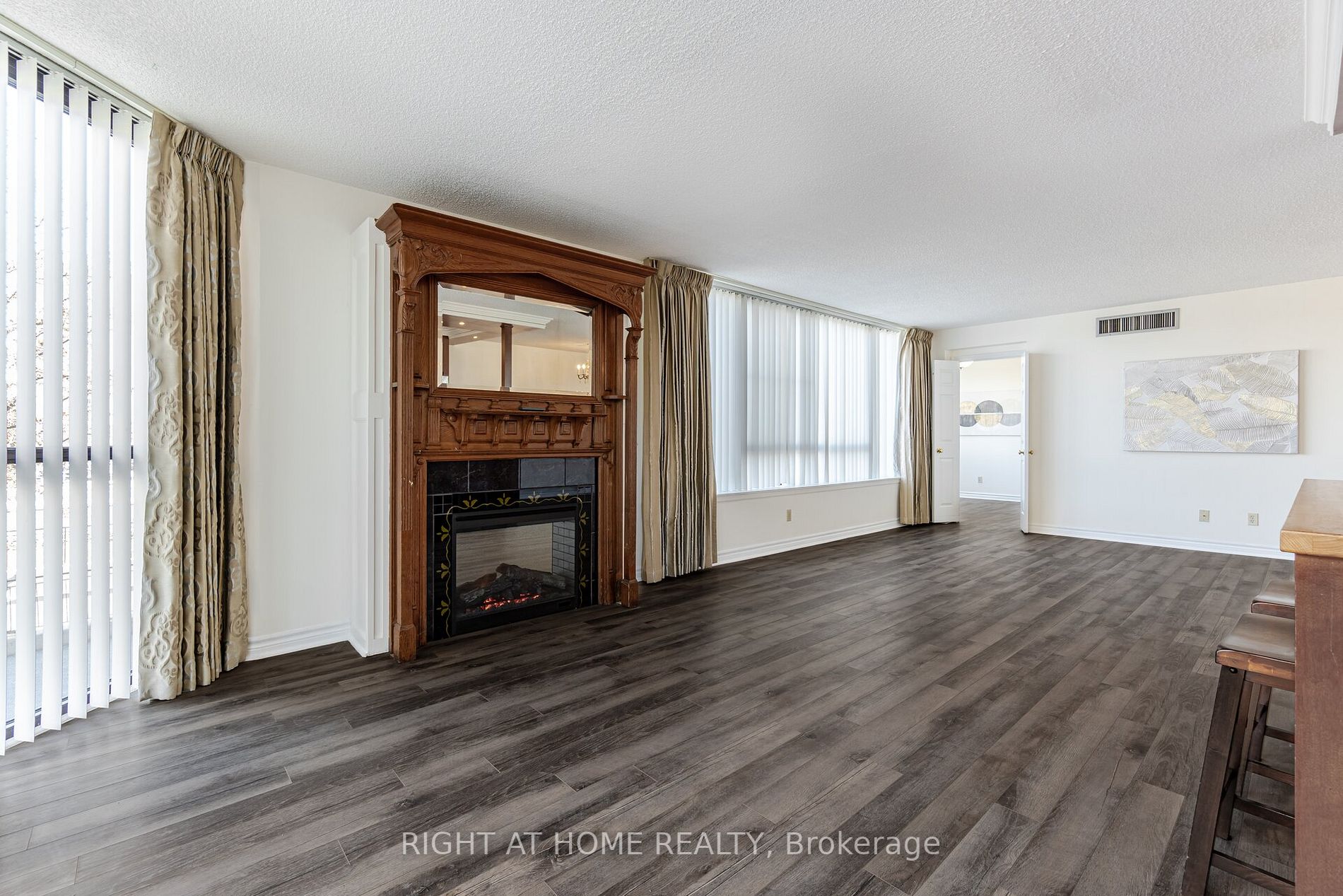 1230 Marlborough Crt 208