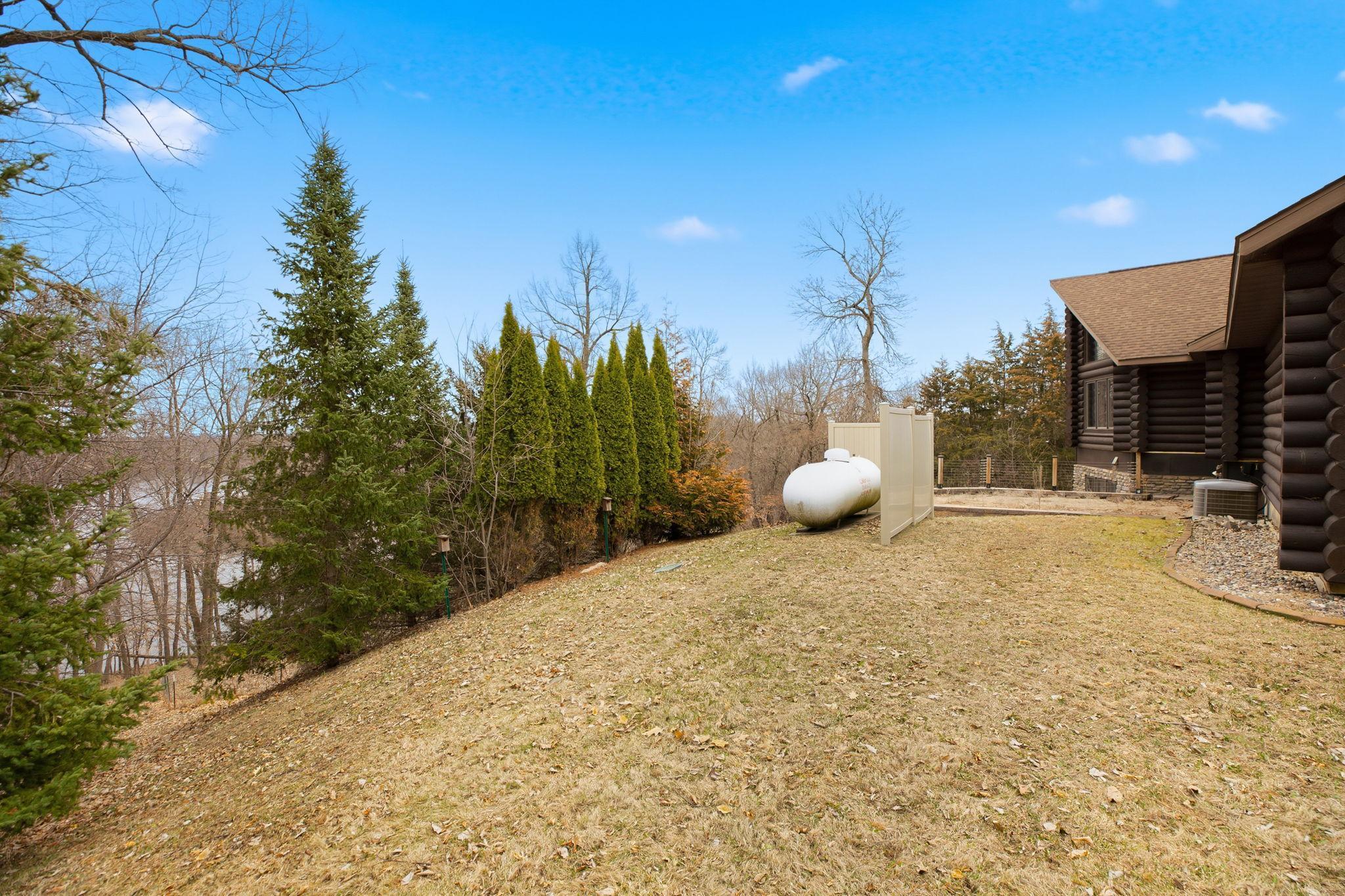 20368 Edgehill Circle