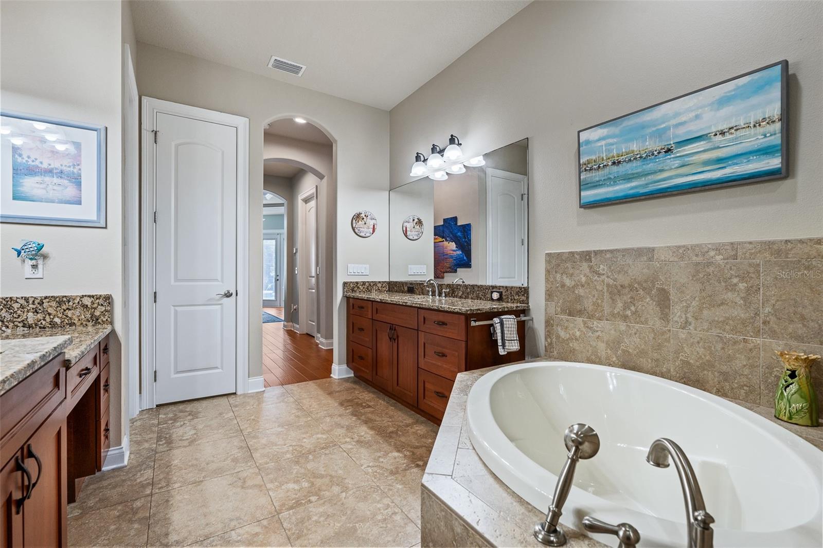 2 Humming Bird Circle