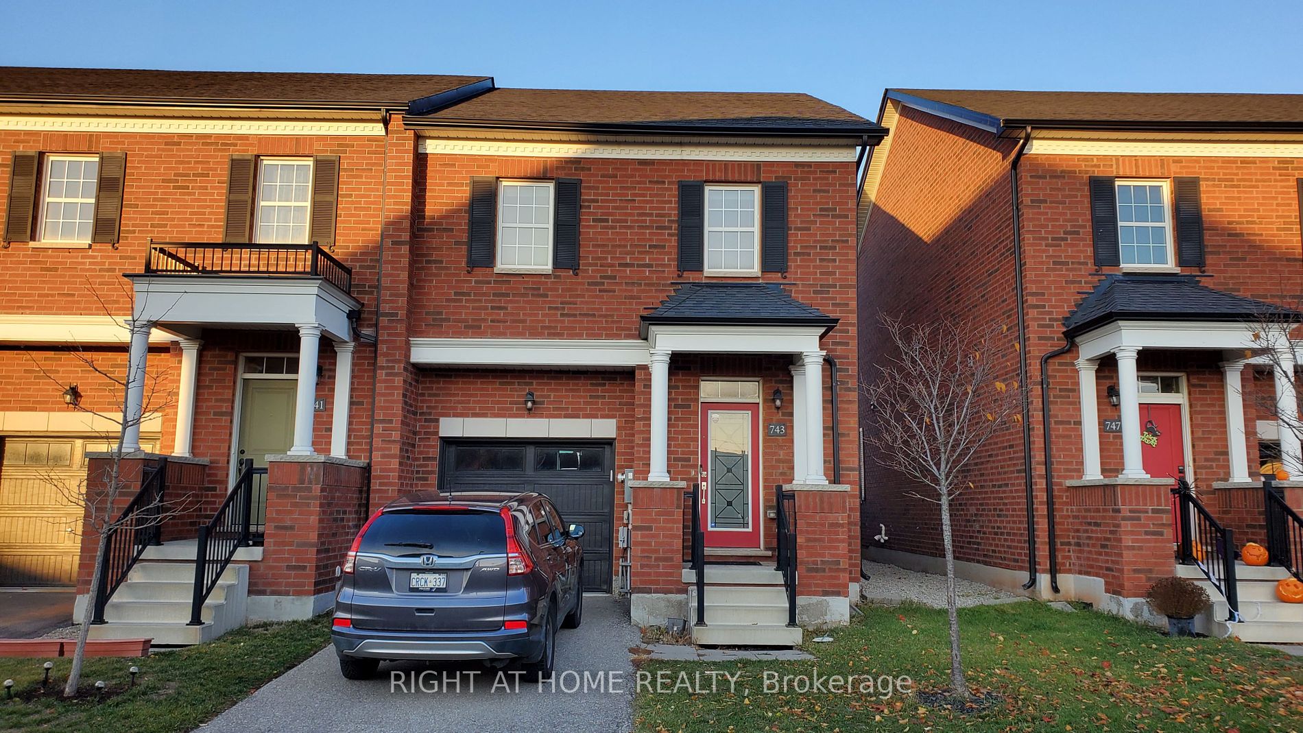 743 Banks Cres