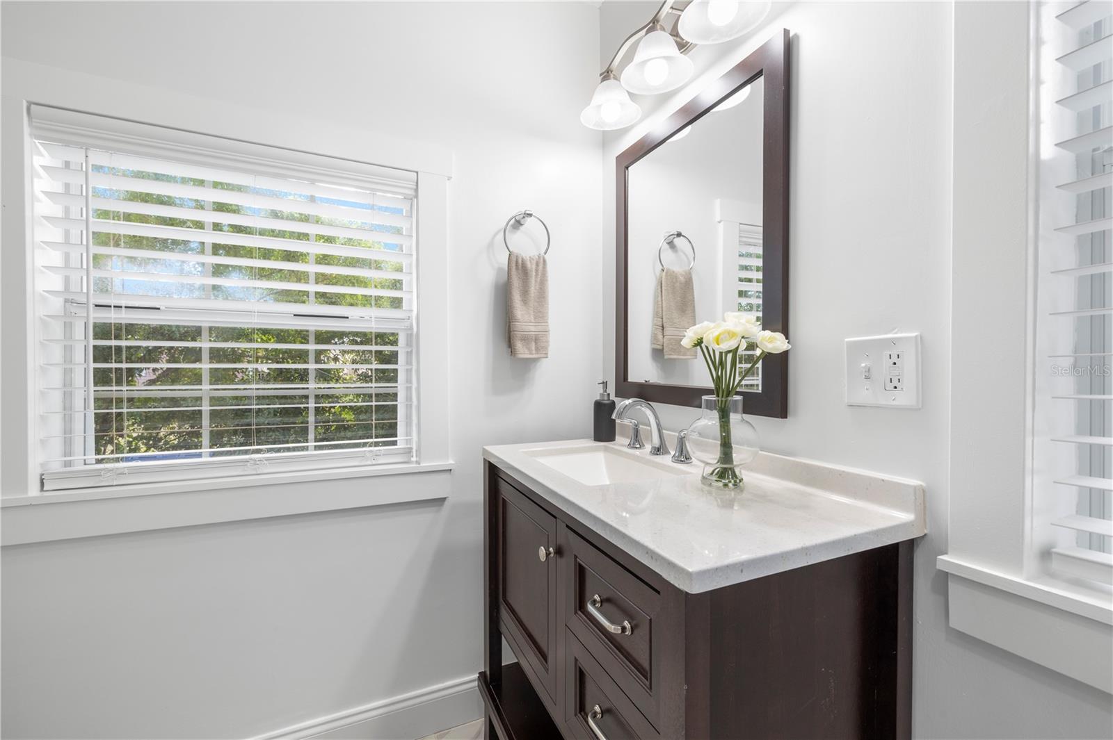 4009 N Seminole Avenue