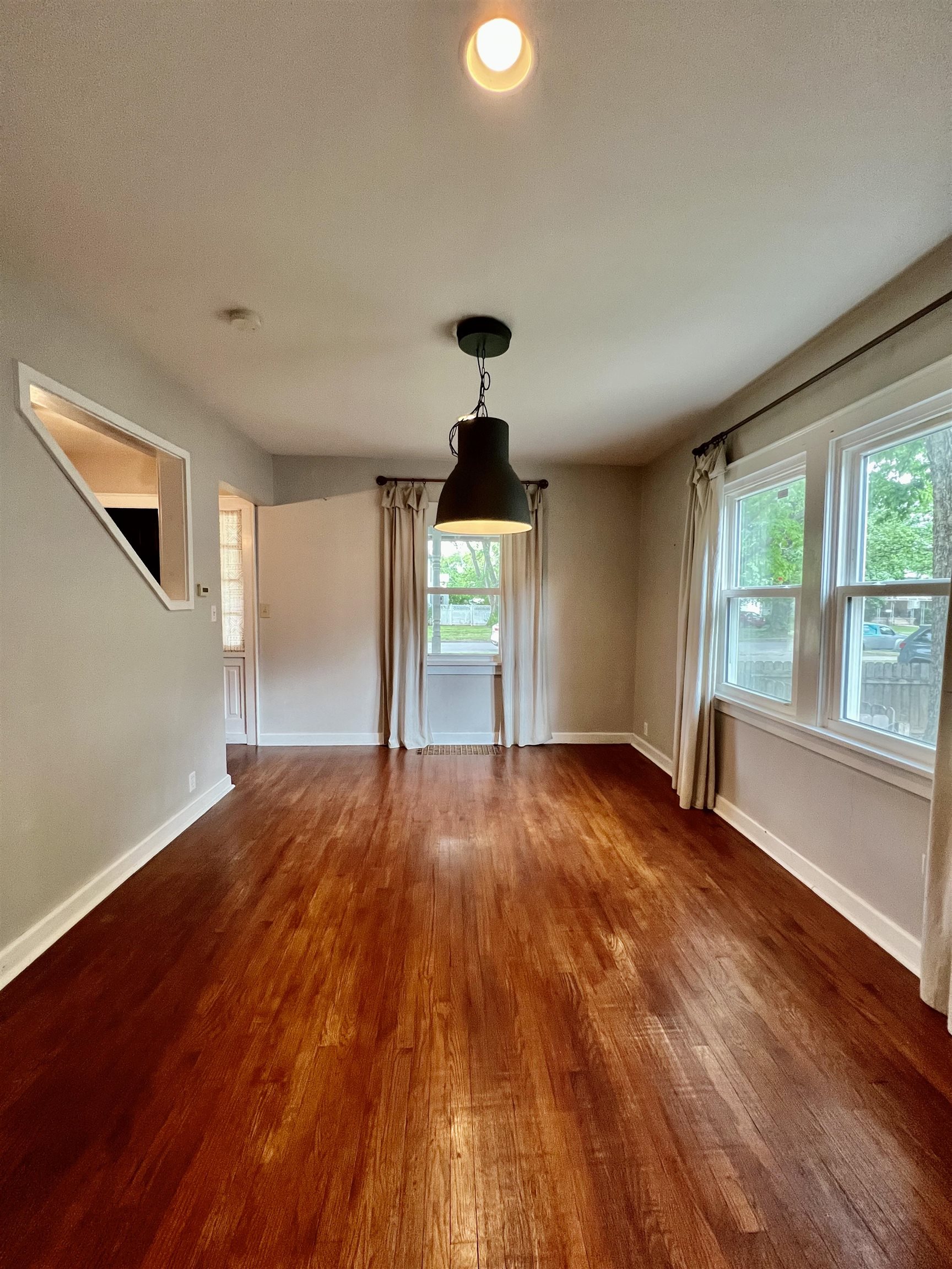 1103 Mansfield