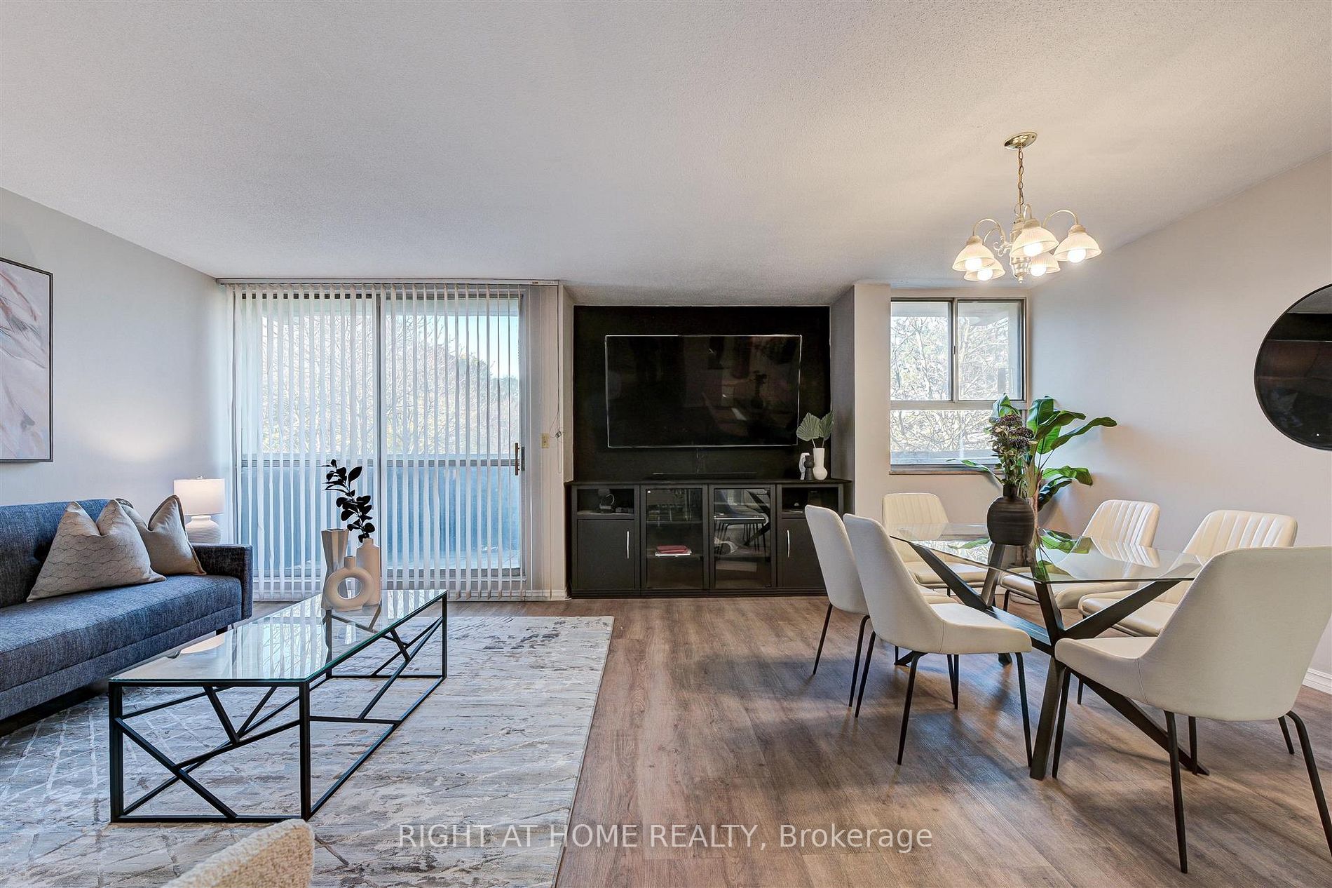 2 Crescent Town Rd 406