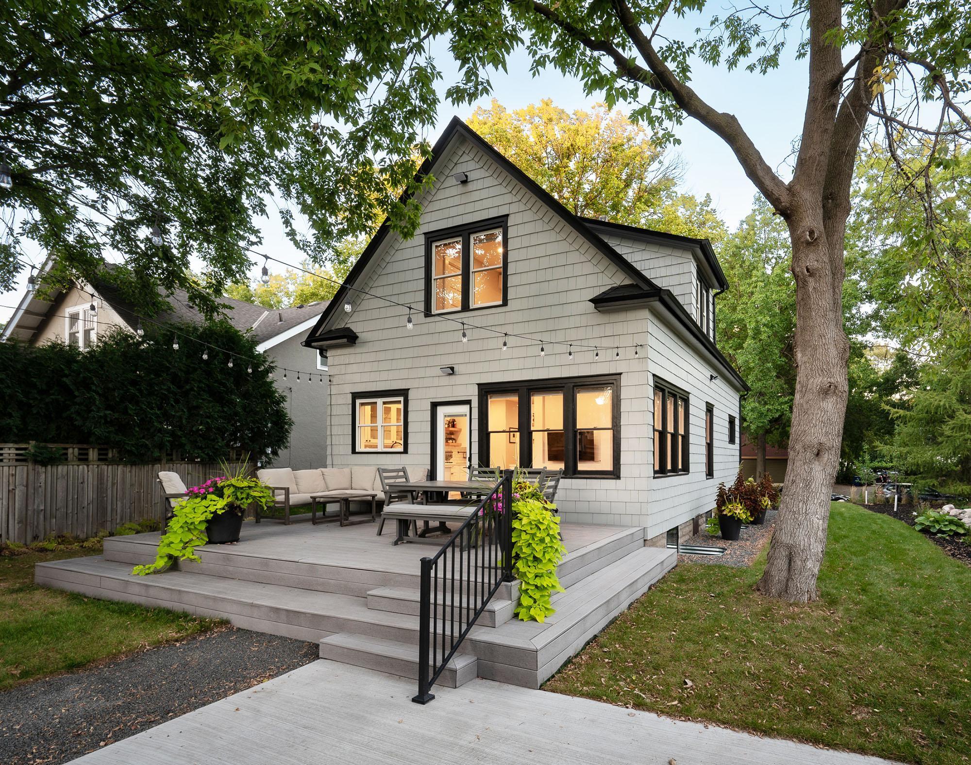 2324 Brewster Street