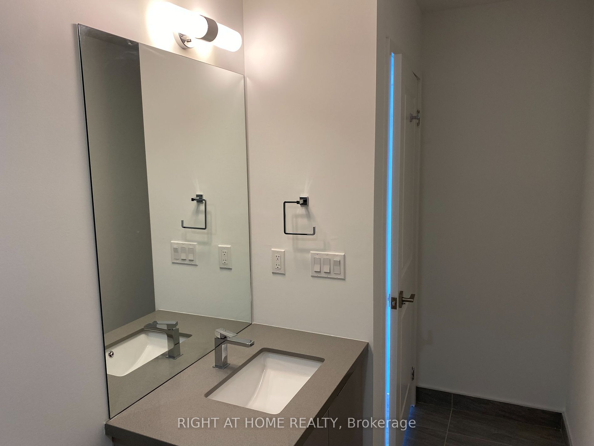 297 Oak Walk Dr 2503