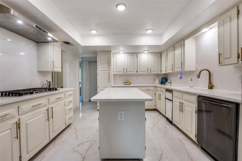 950 Shady Cove Place