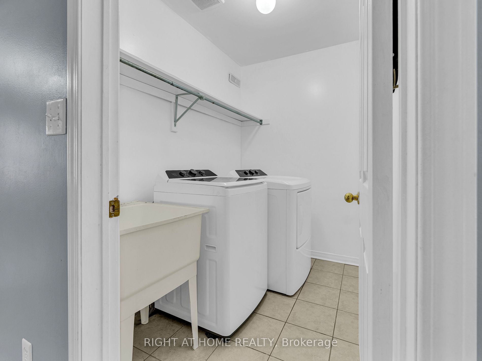 162 W Bayly St
