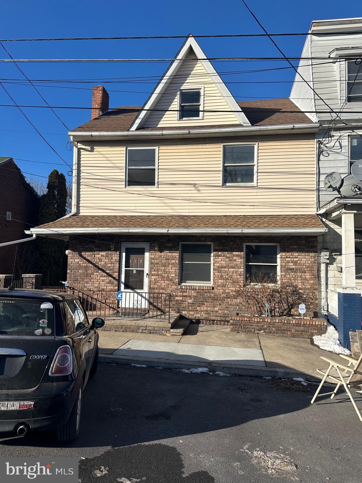 217 E Ave  
