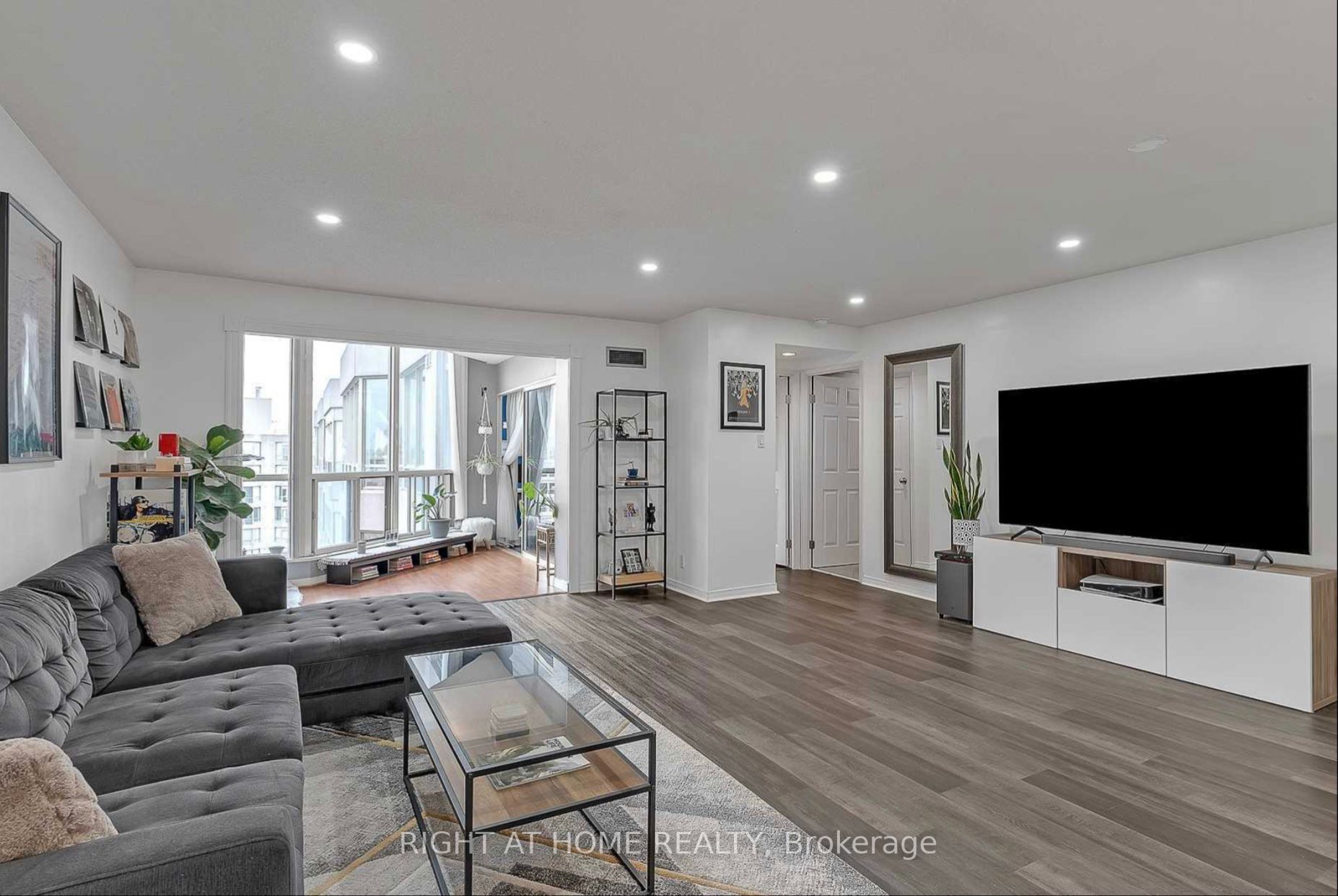 309 E Major Mackenzie Dr 1014