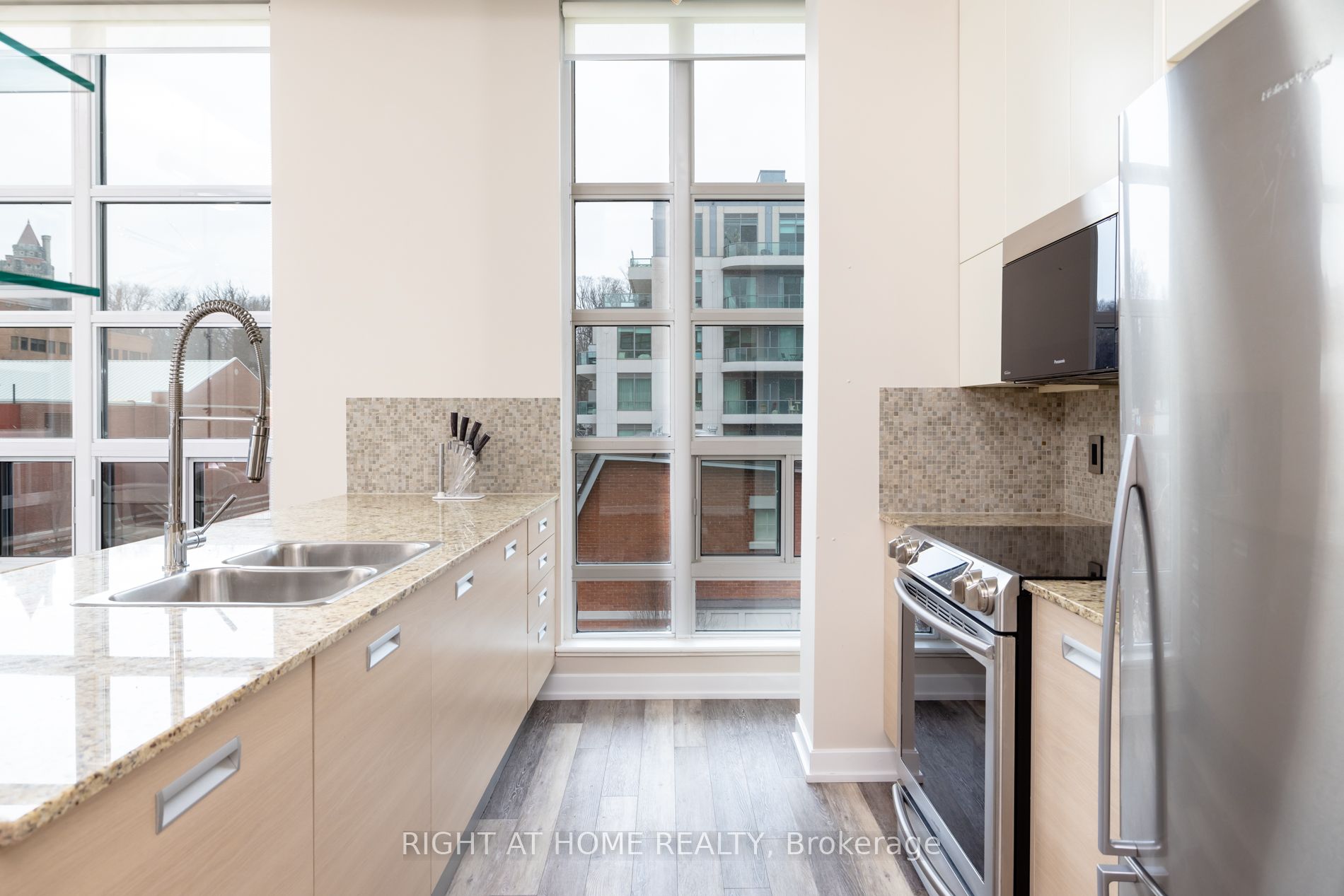 380 Macpherson Ave 306